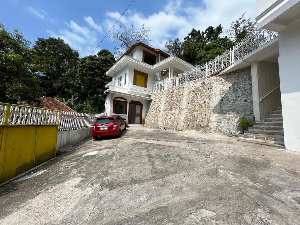 On site in OYO LIFE 92844 Penginapan Cibodas