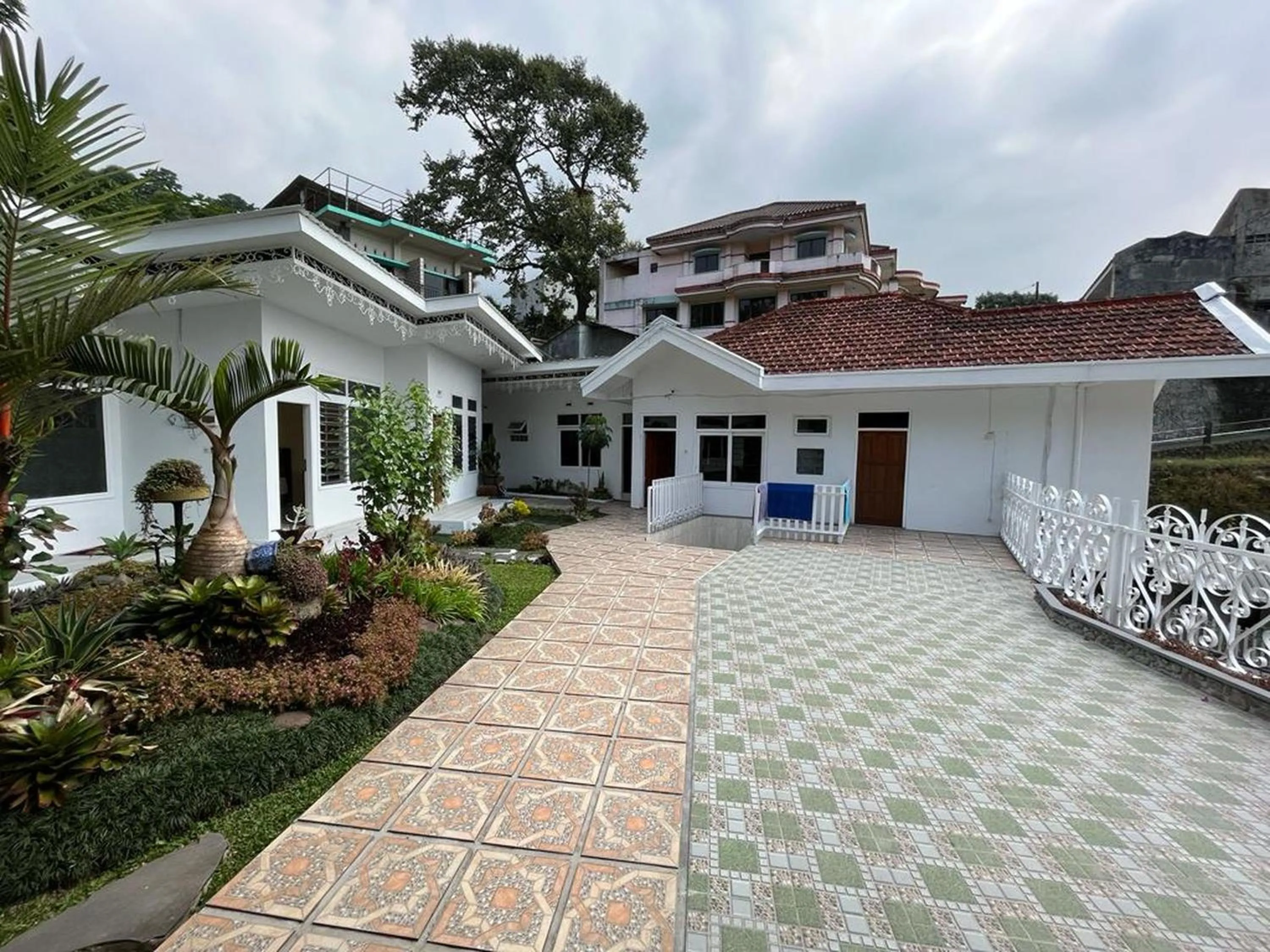 Property building in OYO LIFE 92844 Penginapan Cibodas