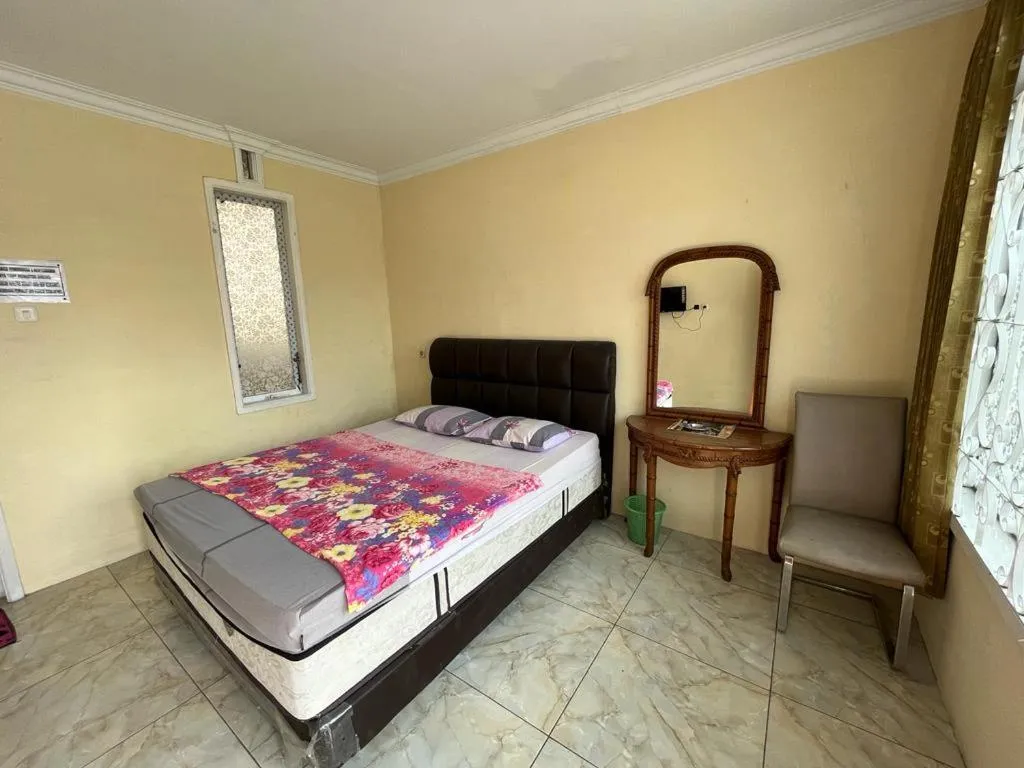 Bedroom, Bed in OYO LIFE 92844 Penginapan Cibodas