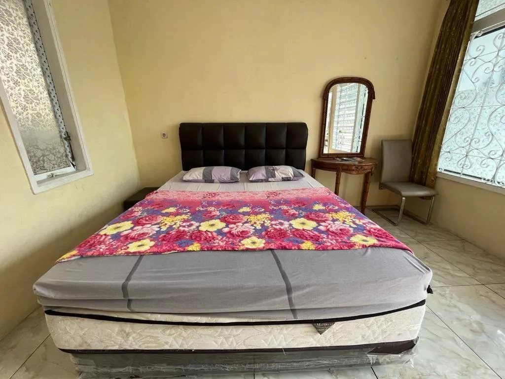 Bedroom, Bed in OYO LIFE 92844 Penginapan Cibodas