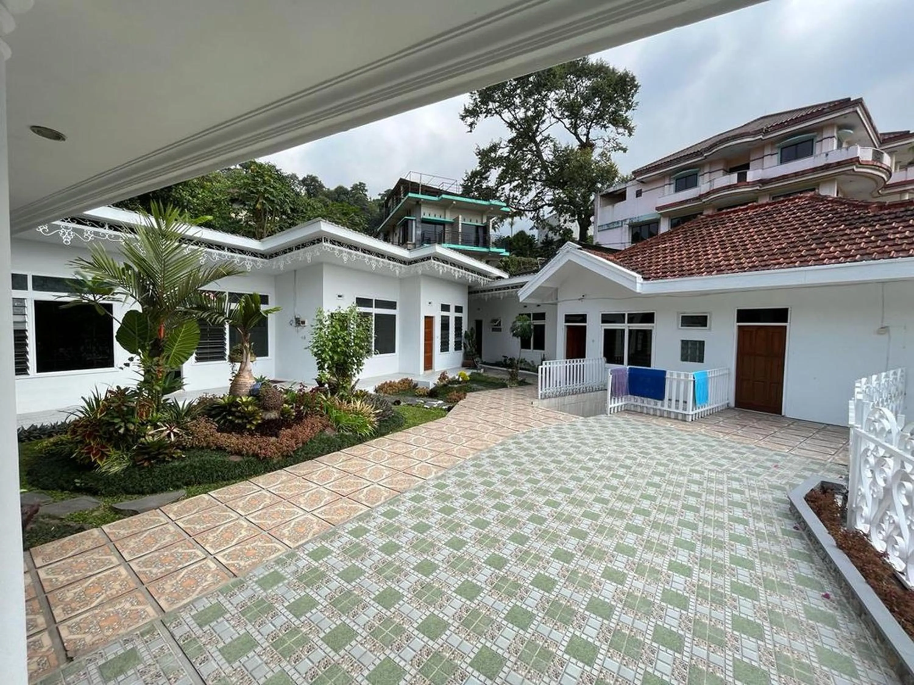 Facade/entrance in OYO LIFE 92844 Penginapan Cibodas