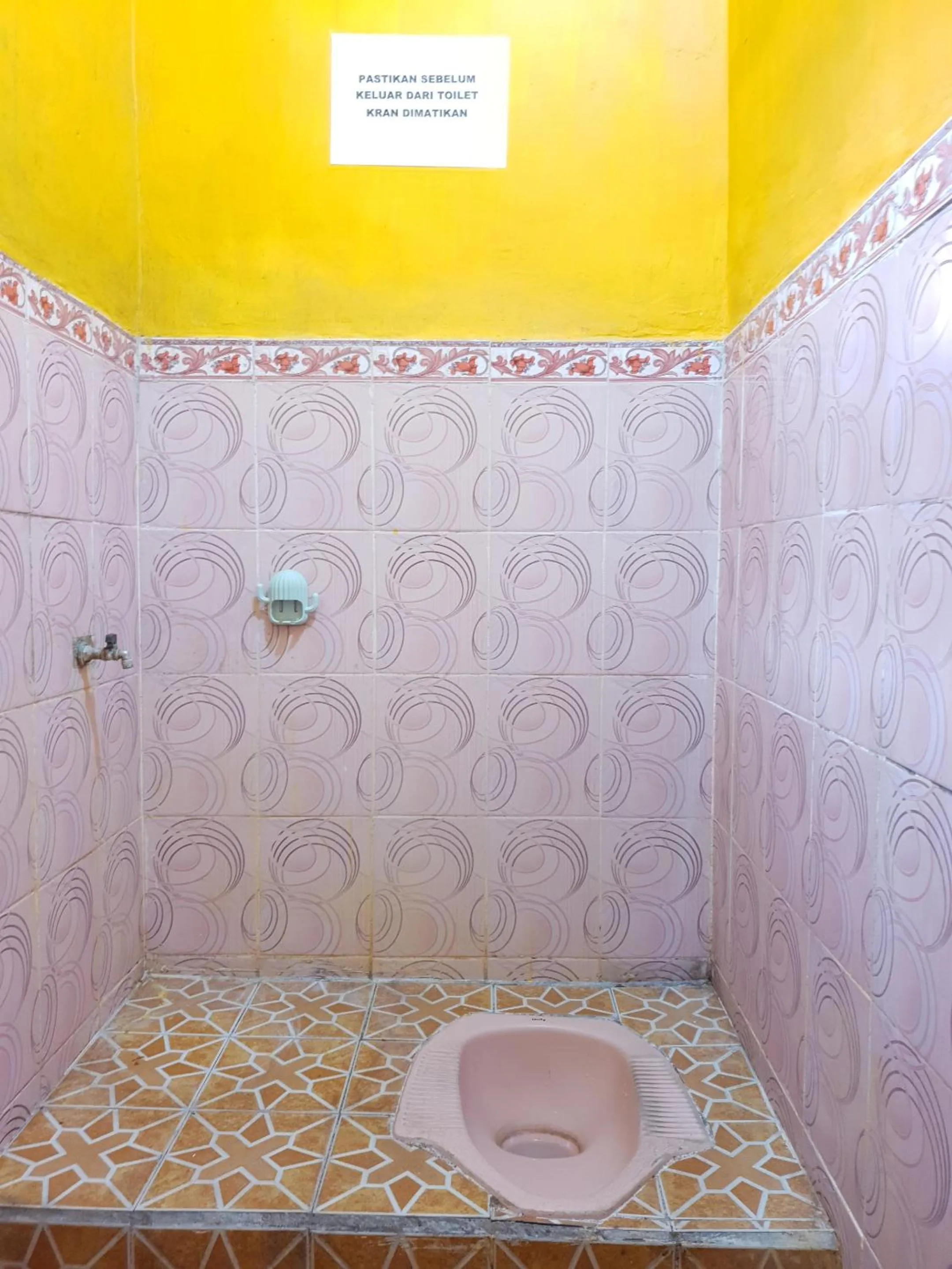 Bathroom in Hotel O Kos Haji Jakfar SyariahNearPancoran mas 25