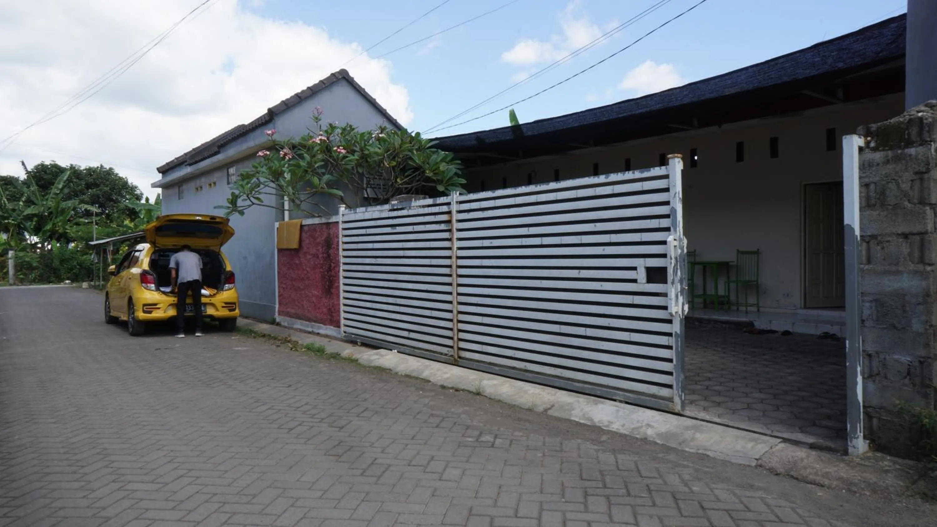Facade/entrance in Hotel O Hunian 99