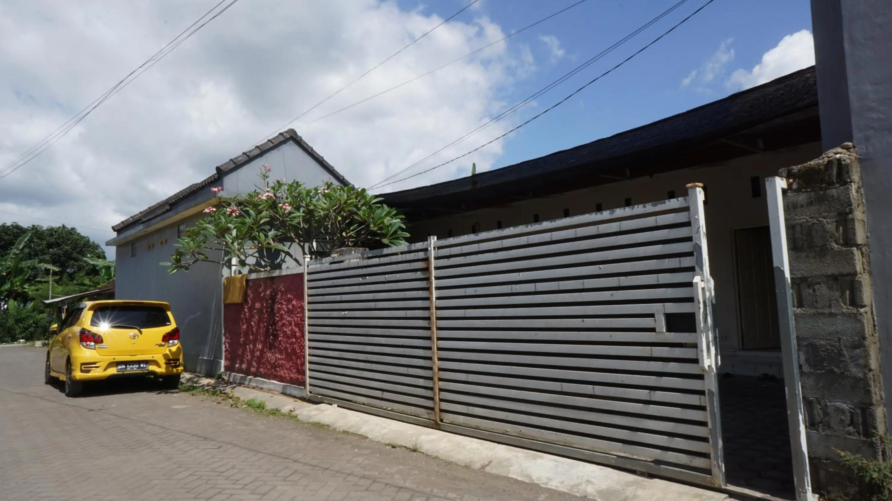 Facade/entrance in Hotel O Hunian 99