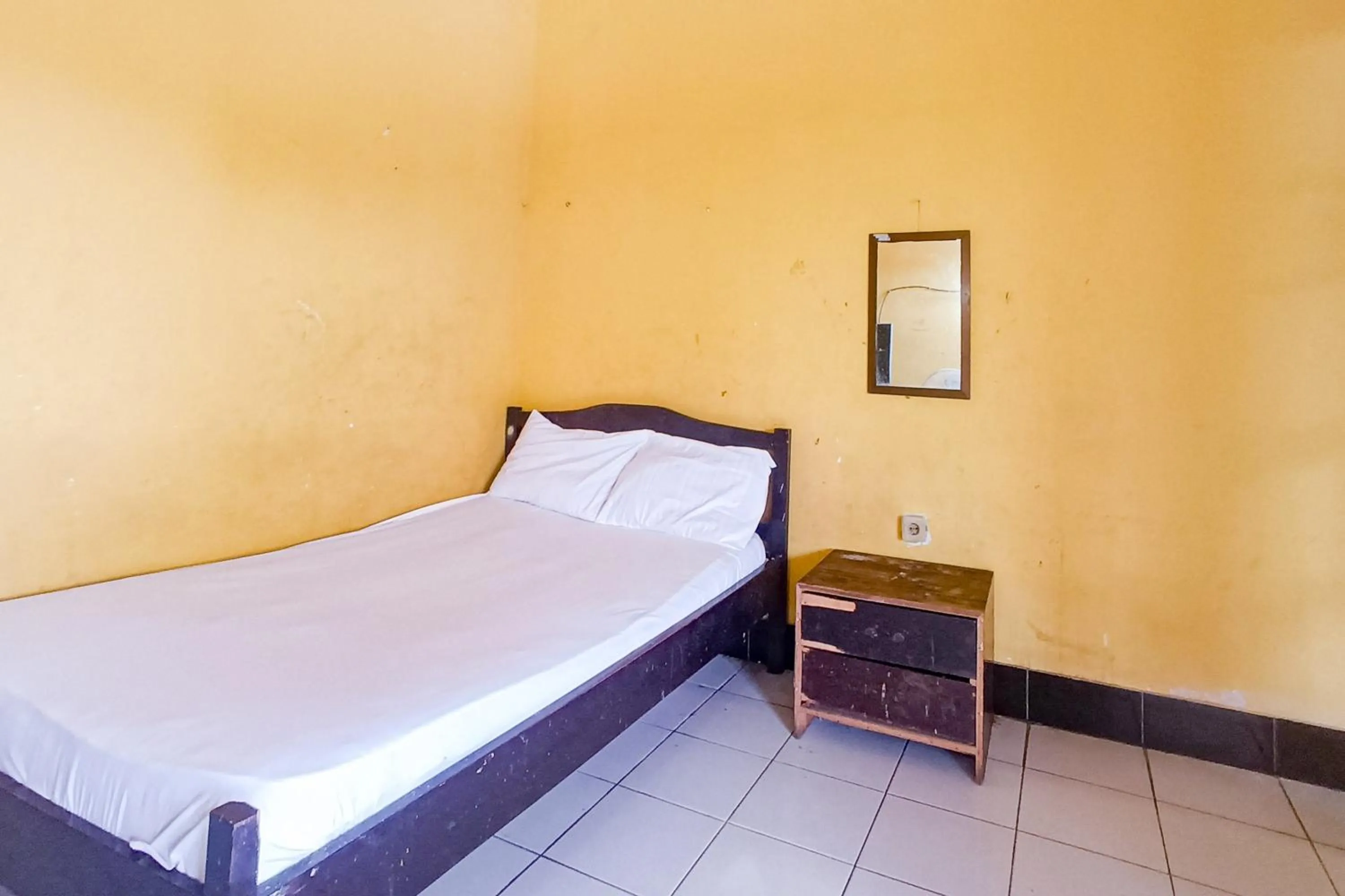 Bedroom, Bed in Hotel Dienda Hayu