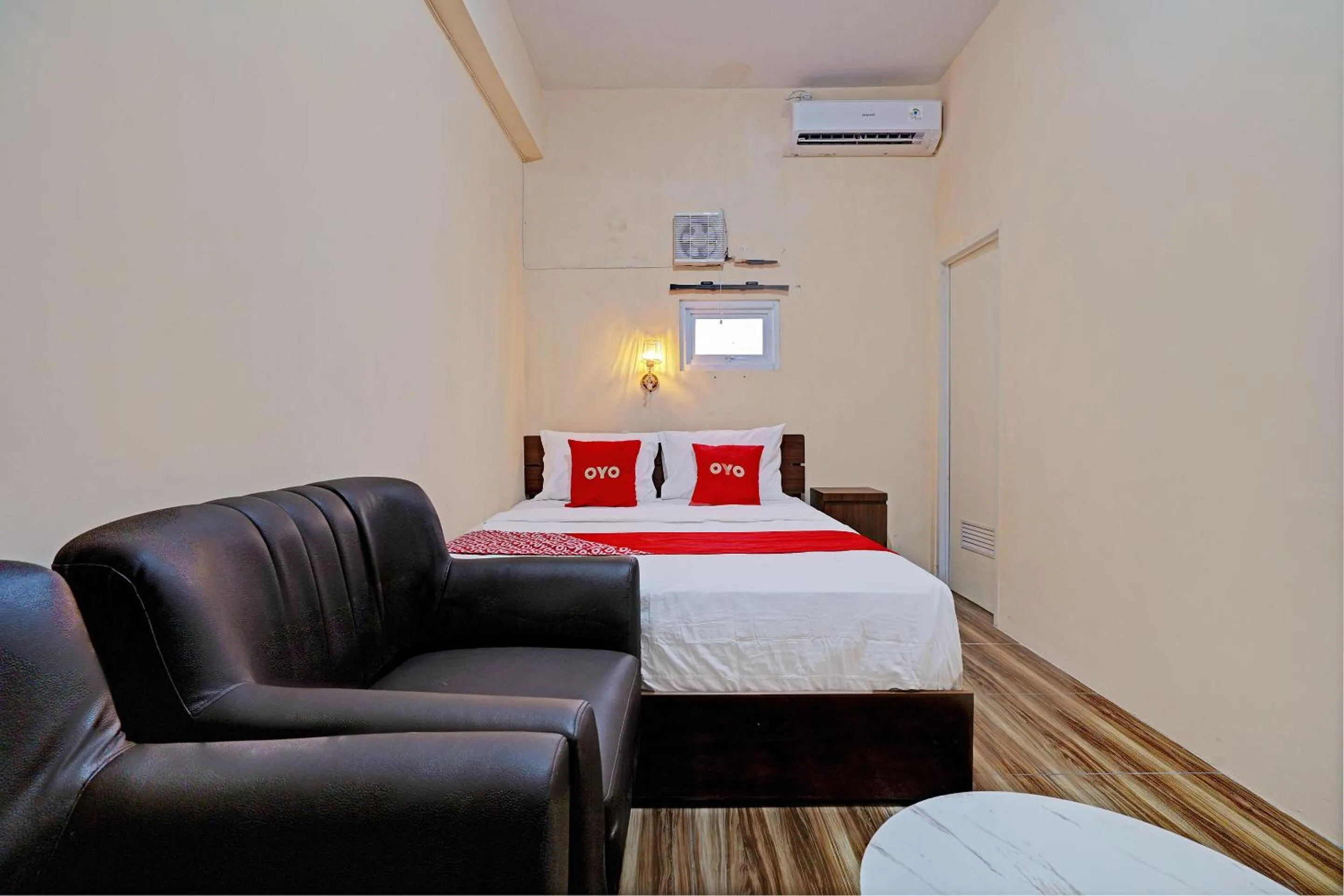 Bedroom in OYO 92871 Ciparay Residence