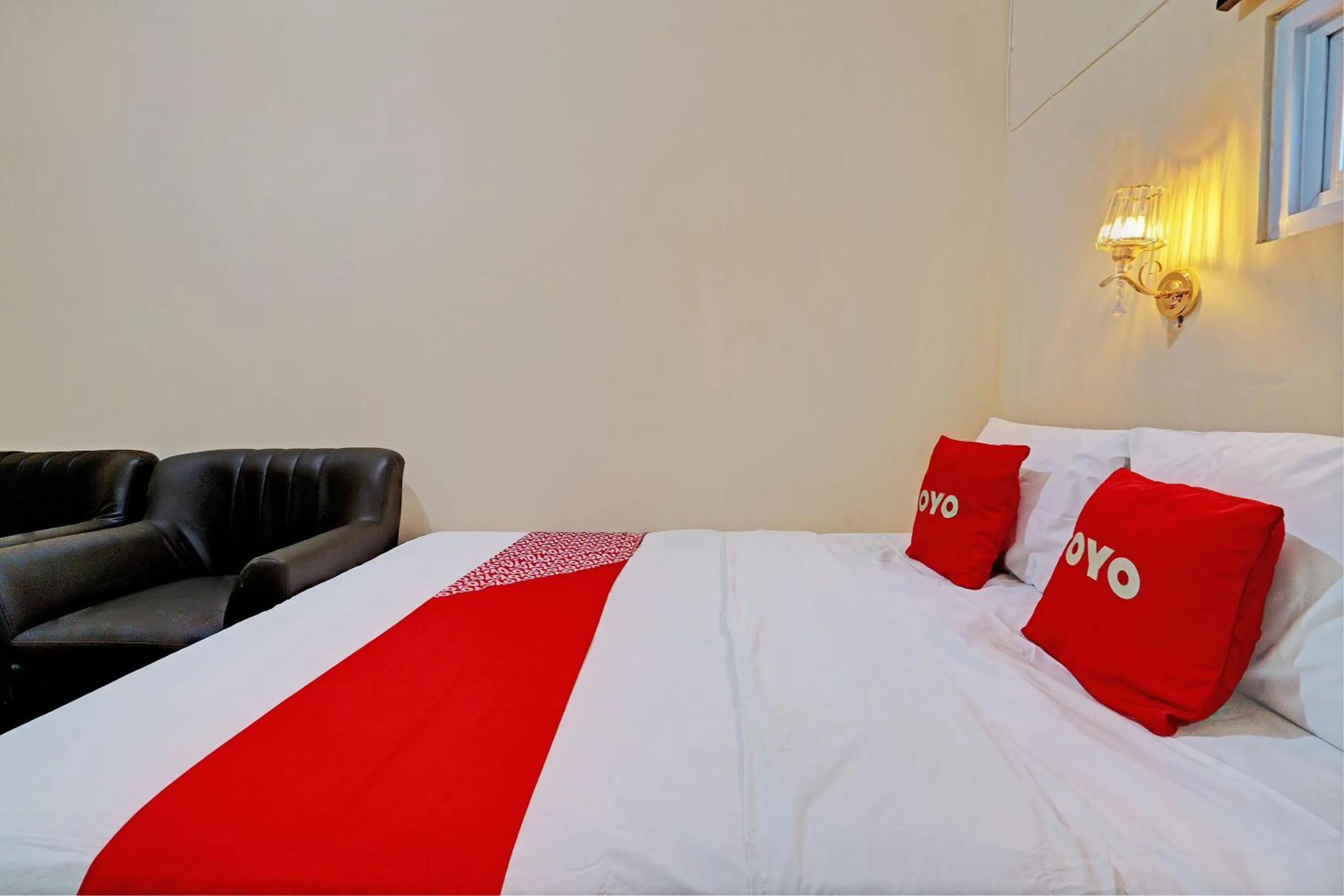 Bedroom in OYO 92871 Ciparay Residence