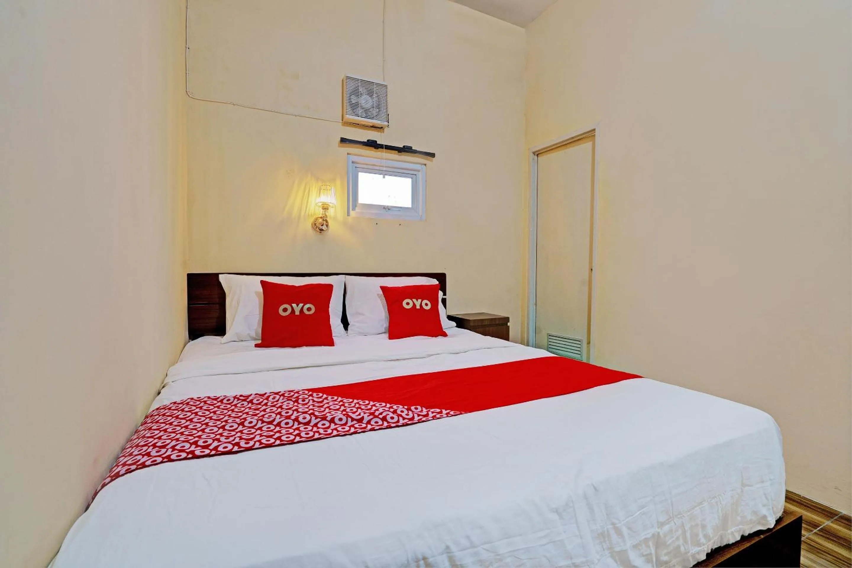 Bedroom in OYO 92871 Ciparay Residence