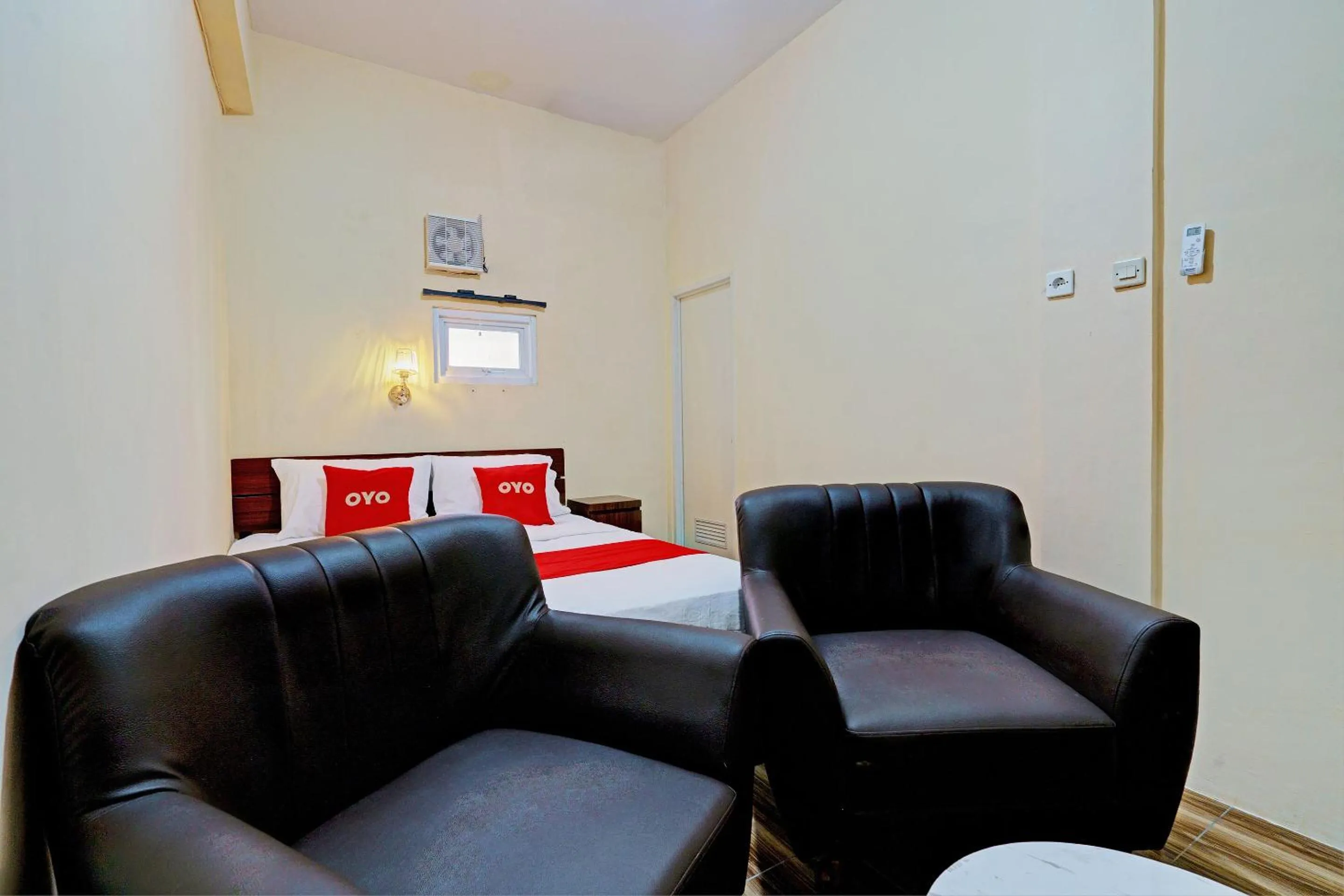 Bedroom in OYO 92871 Ciparay Residence