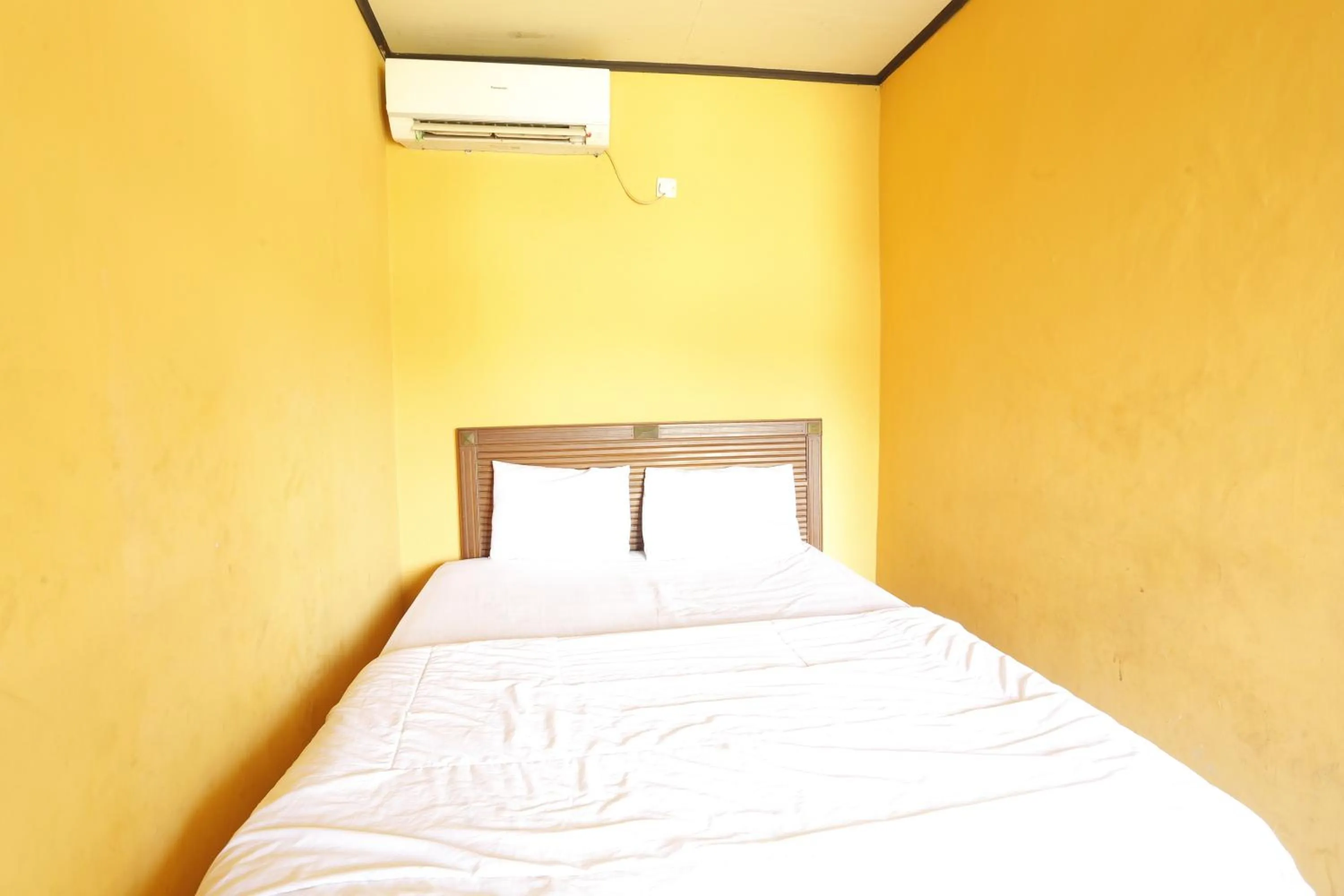 Bedroom, Bed in Hotel O Guest House Pandita