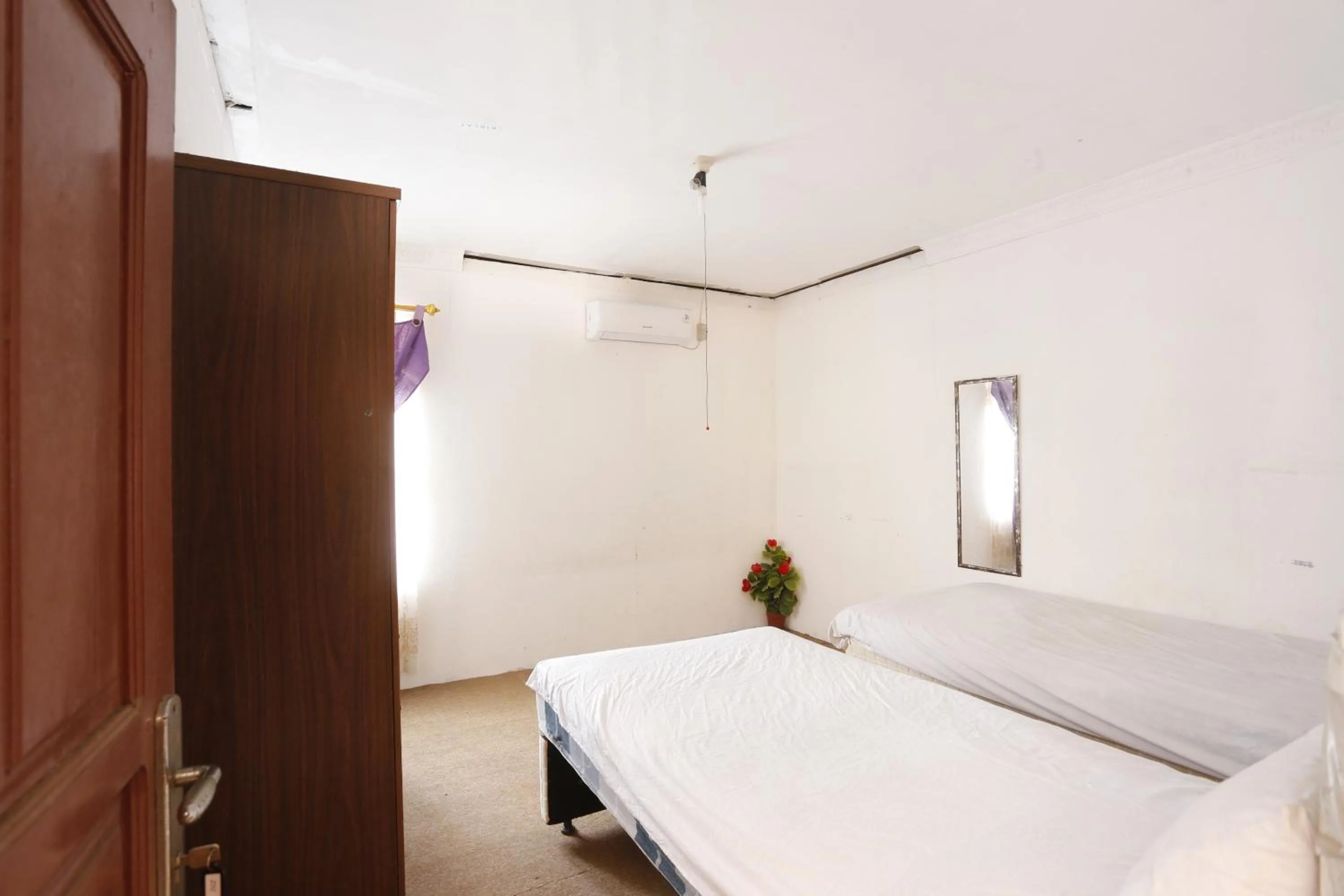 Bedroom, Bed in Hotel O Guest House Pandita