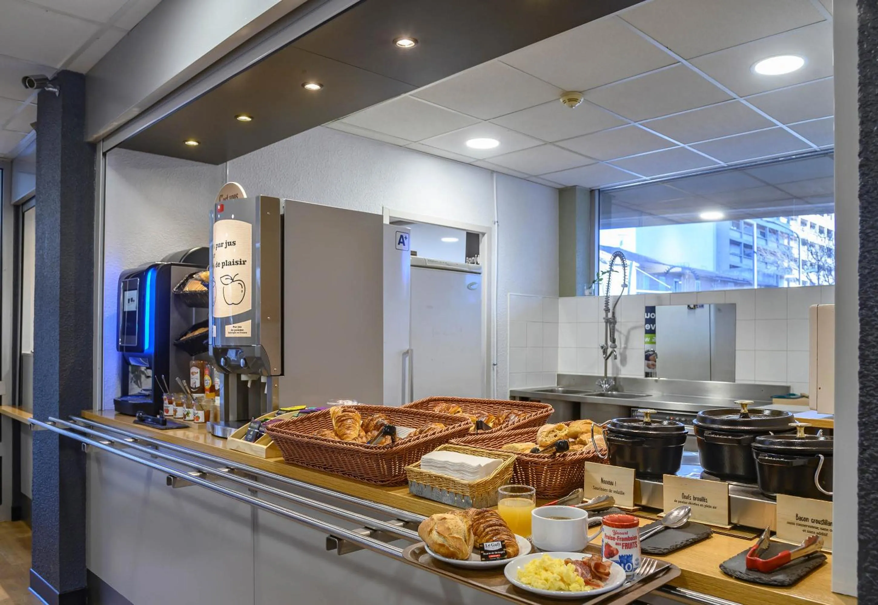 Breakfast in B&B HOTEL Nîmes Centre Arènes