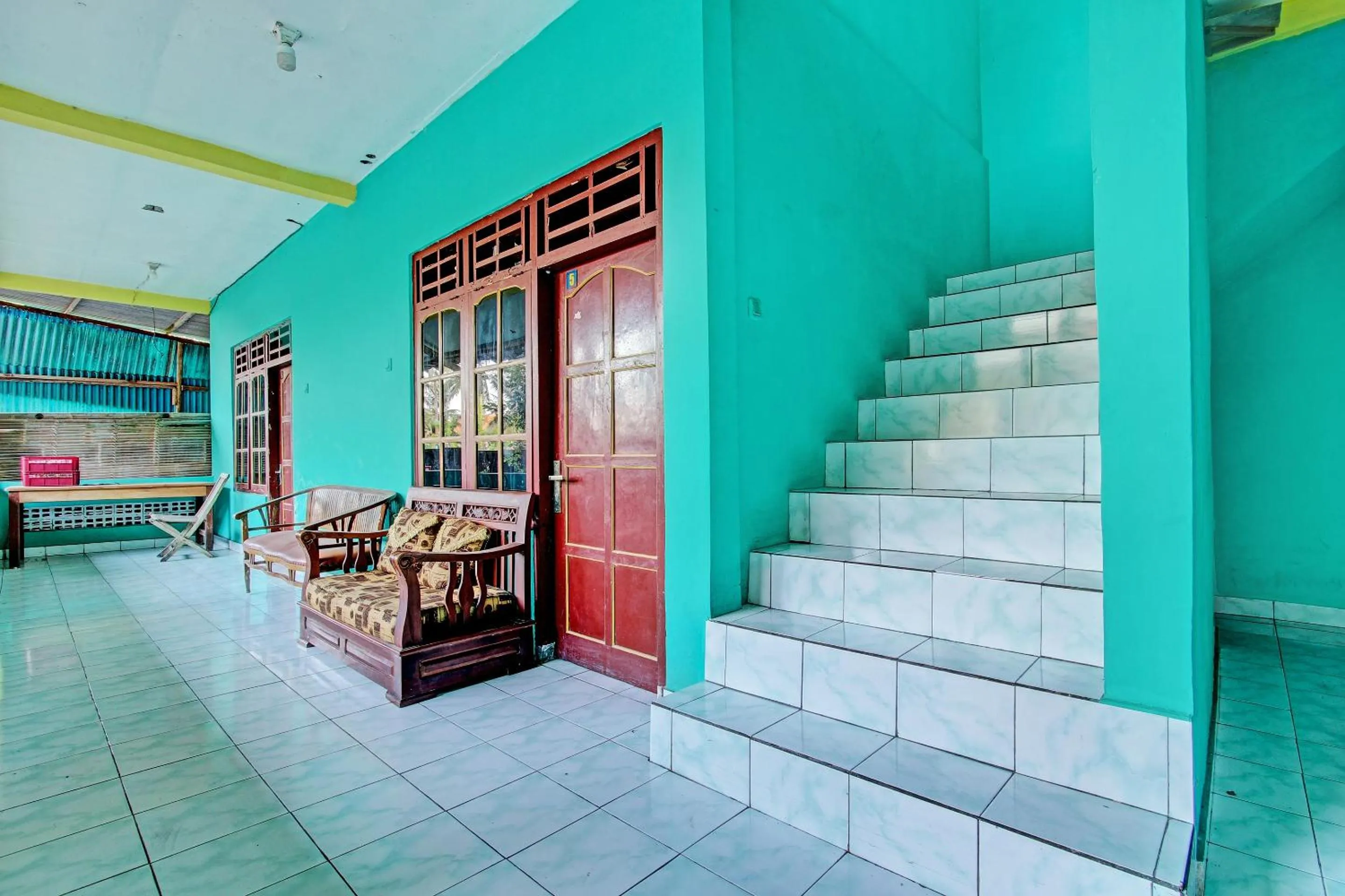 Lobby or reception in SPOT ON 92873 Losmen Parikesit