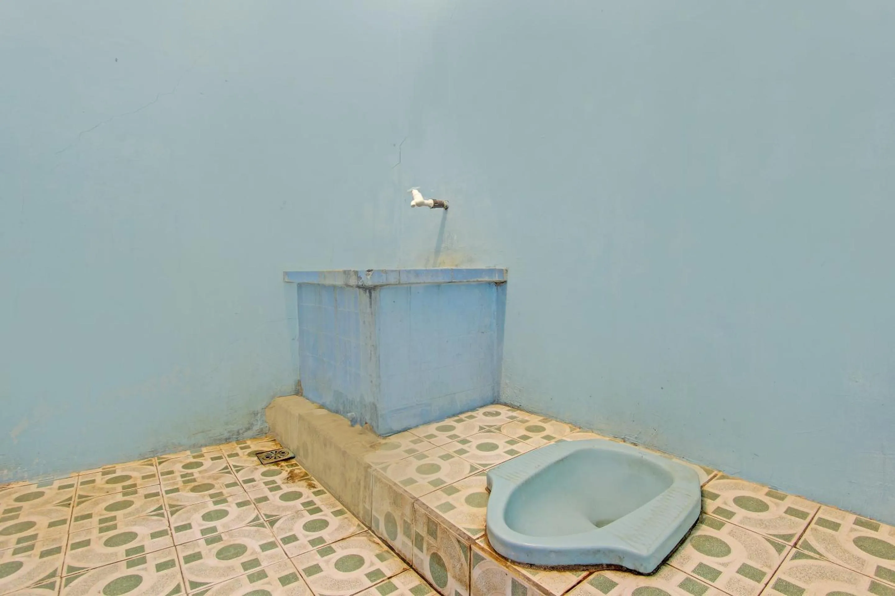 Bathroom in SPOT ON 92873 Losmen Parikesit