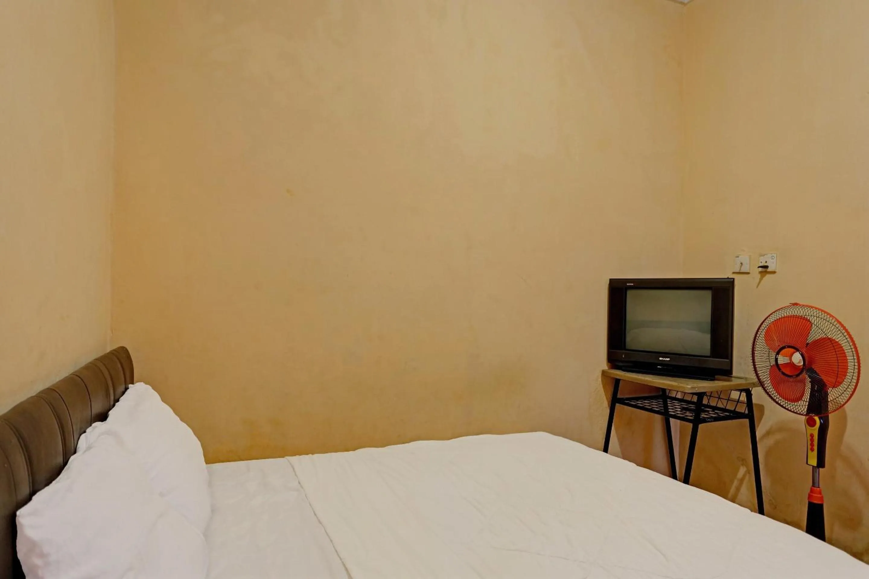 Bedroom, Bed in Hotel O Pelita StayNearAnugrah Sinar Lautan