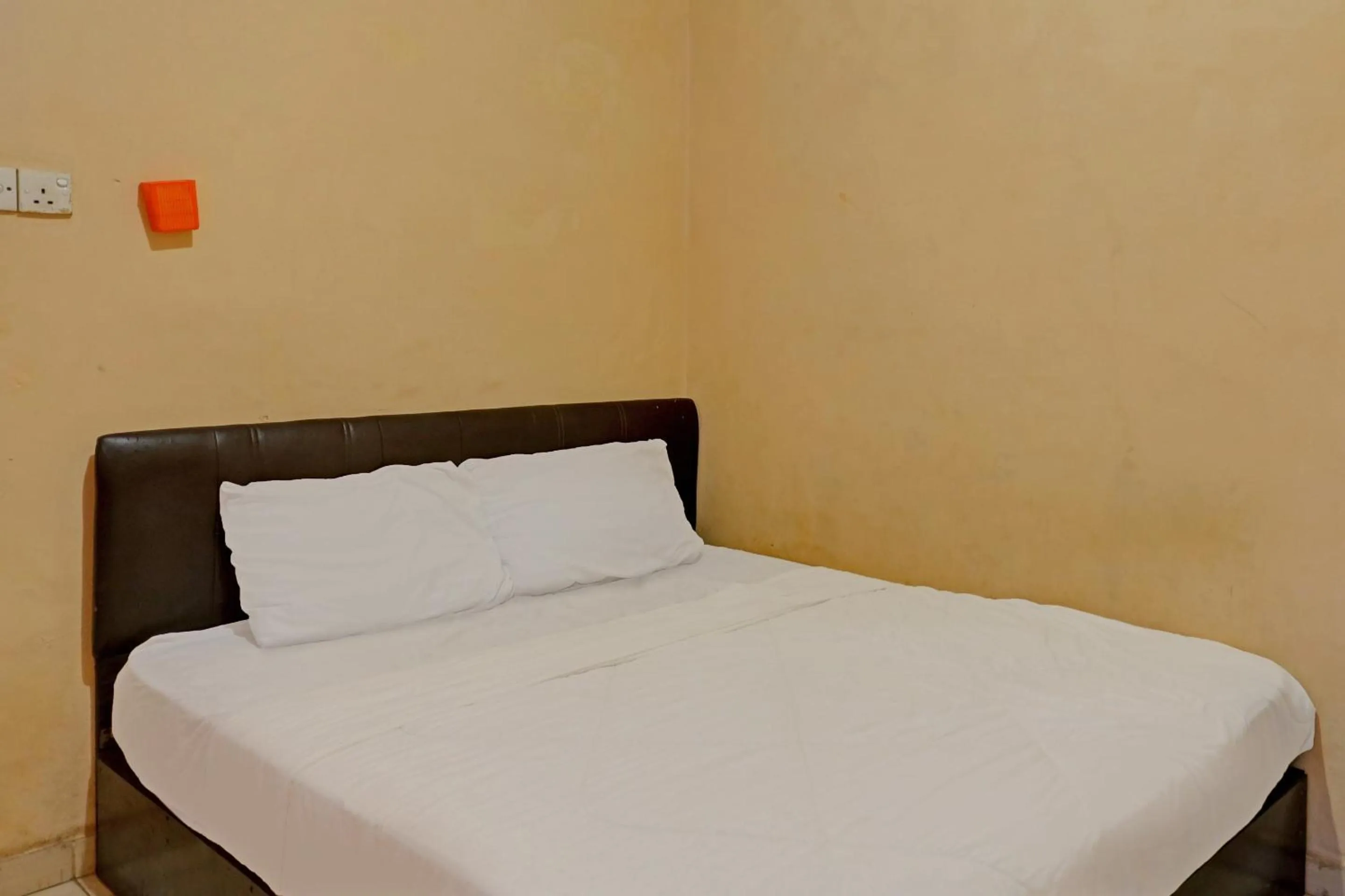 Bedroom, Bed in Hotel O Pelita StayNearAnugrah Sinar Lautan