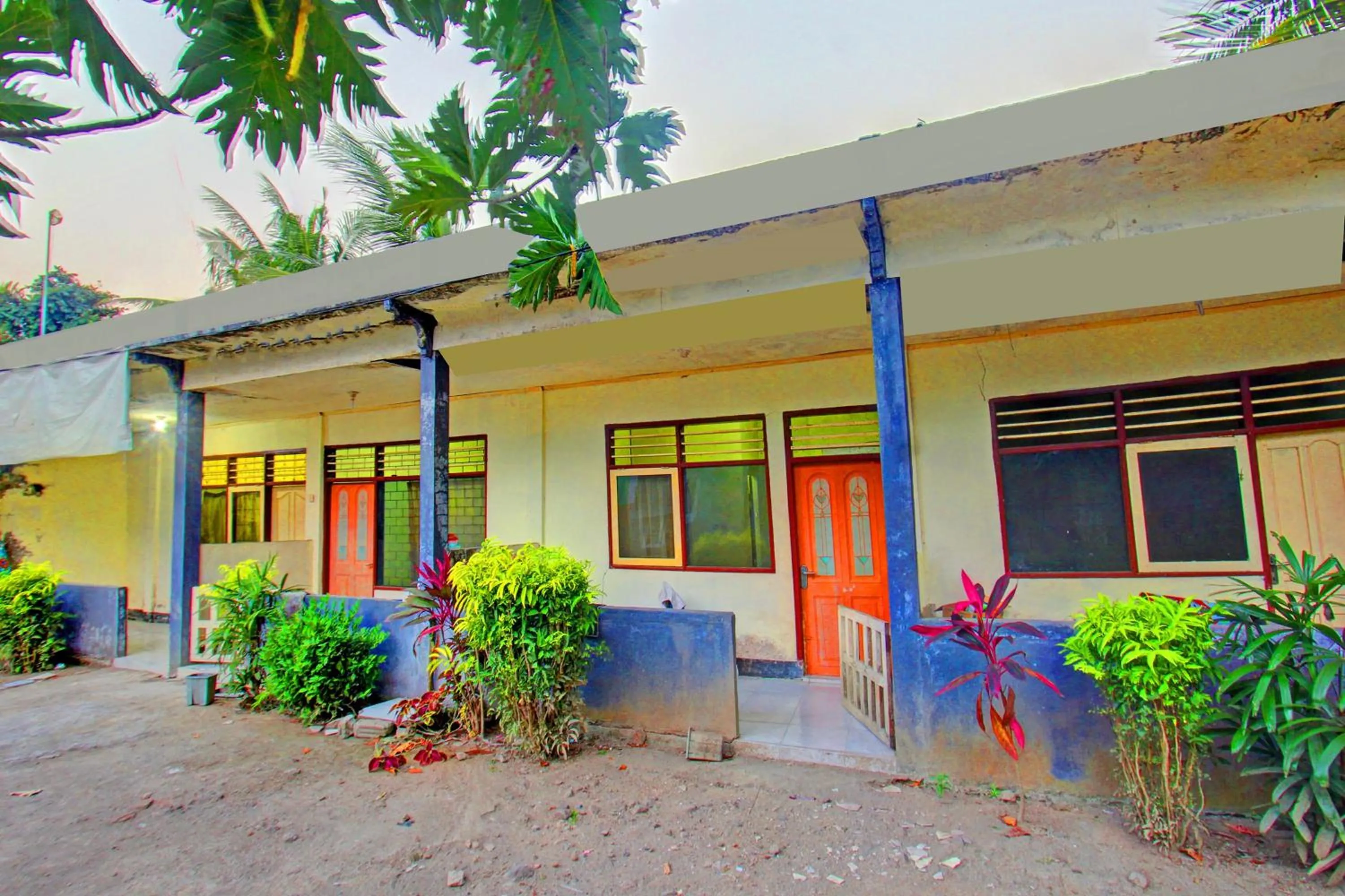 Facade/entrance in Hotel O Penginapan 3 Bersaudara Near Pasar Sengkol