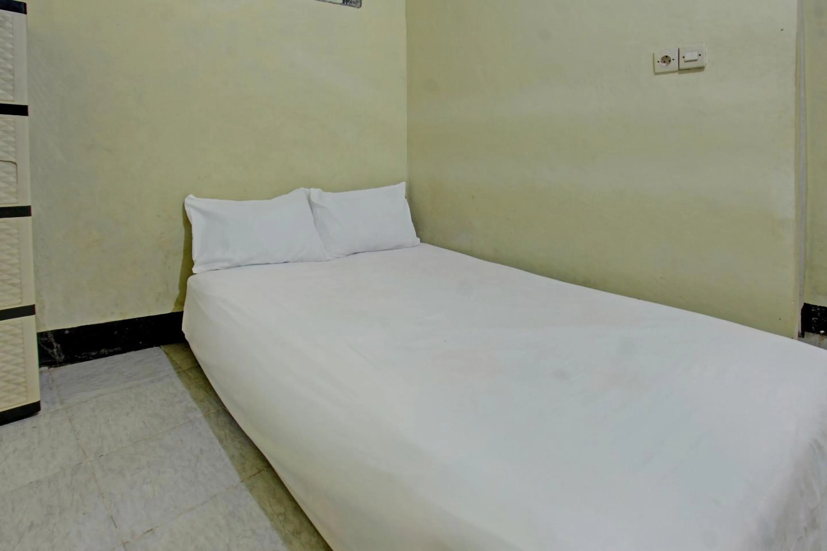 Bedroom, Bed in Hotel O Penginapan 3 Bersaudara Near Pasar Sengkol