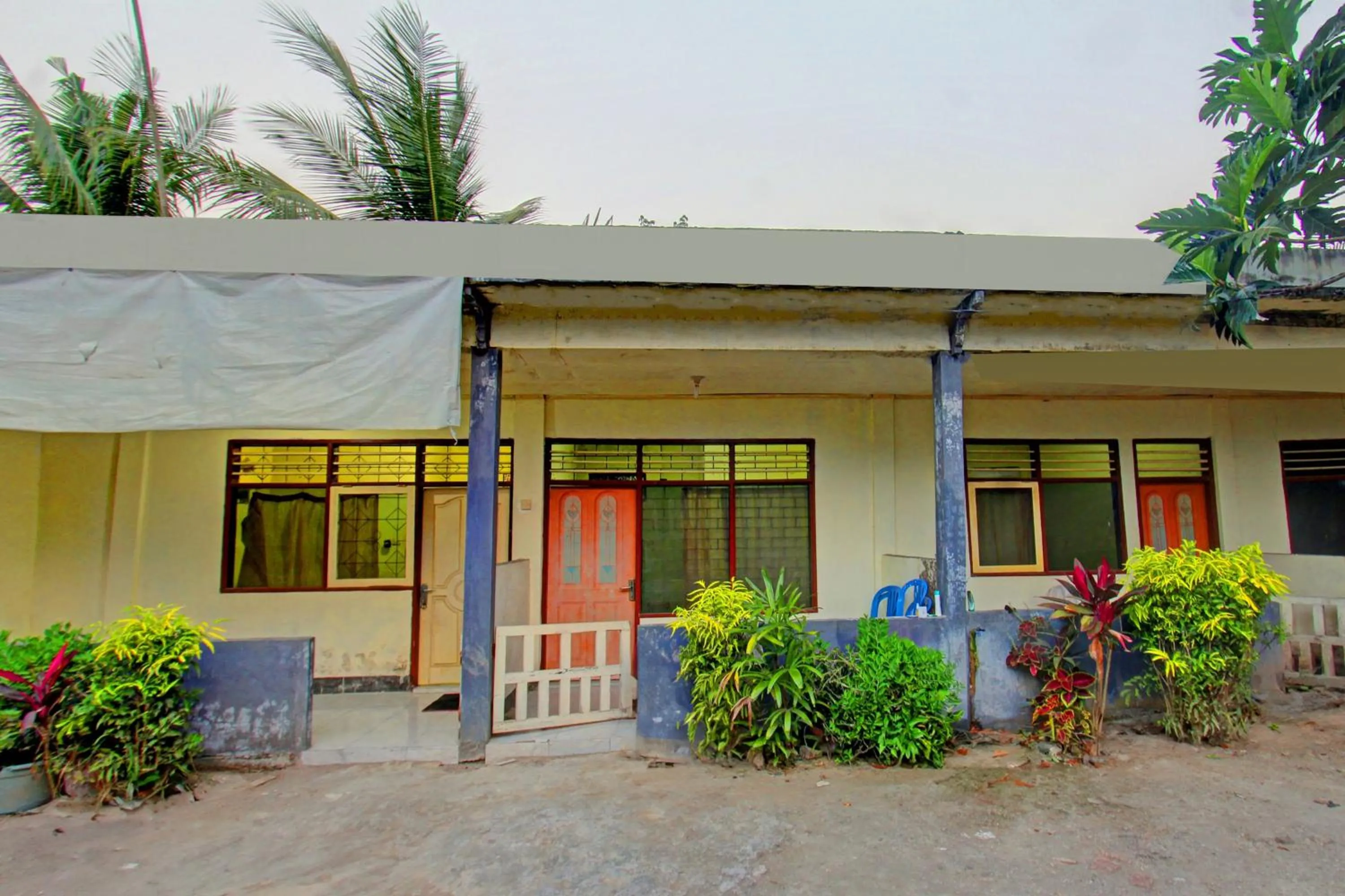 Facade/entrance in Hotel O Penginapan 3 Bersaudara Near Pasar Sengkol