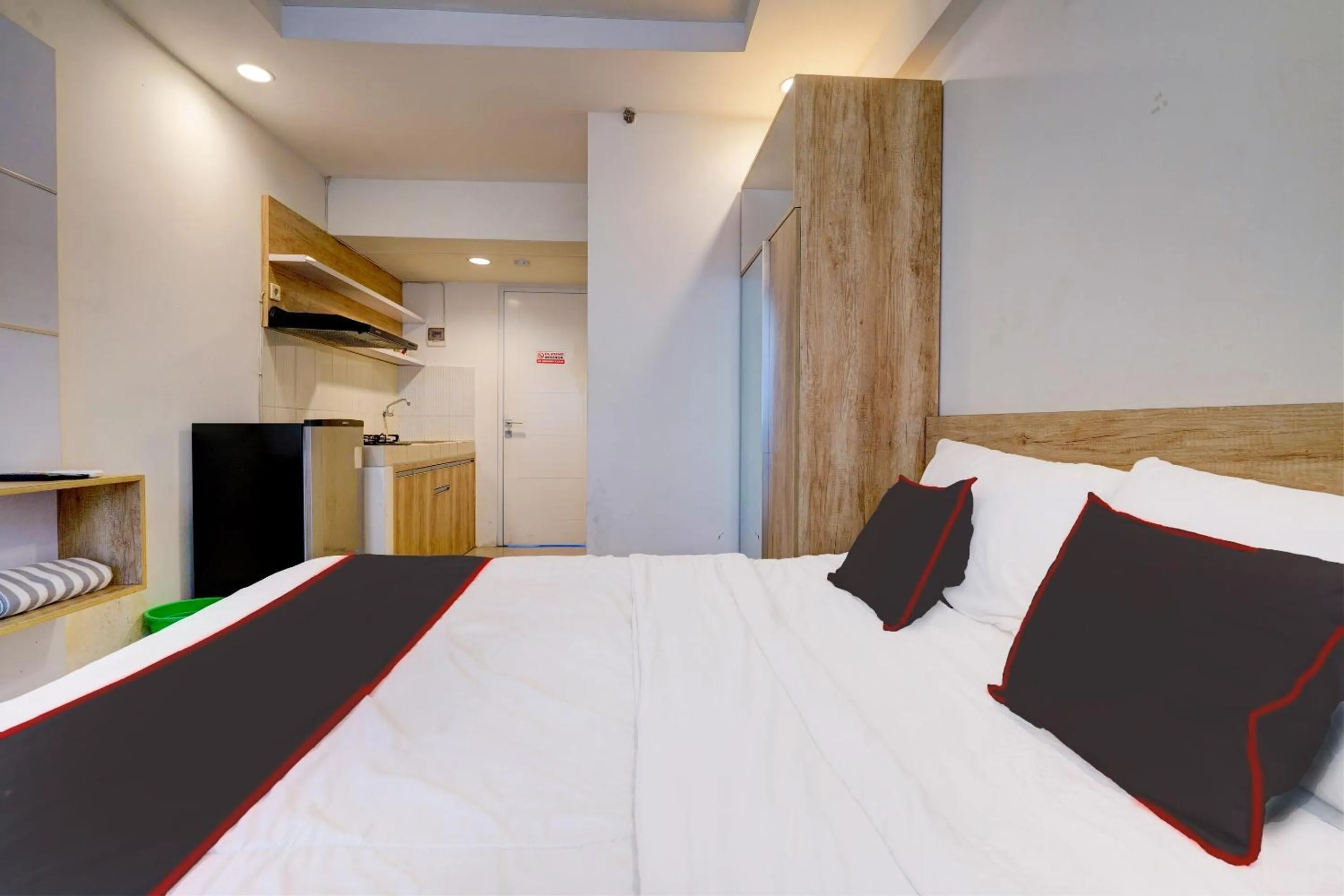 Bedroom in Collection O 92870 Apartement Grand Sentraland Karawang By Ipul