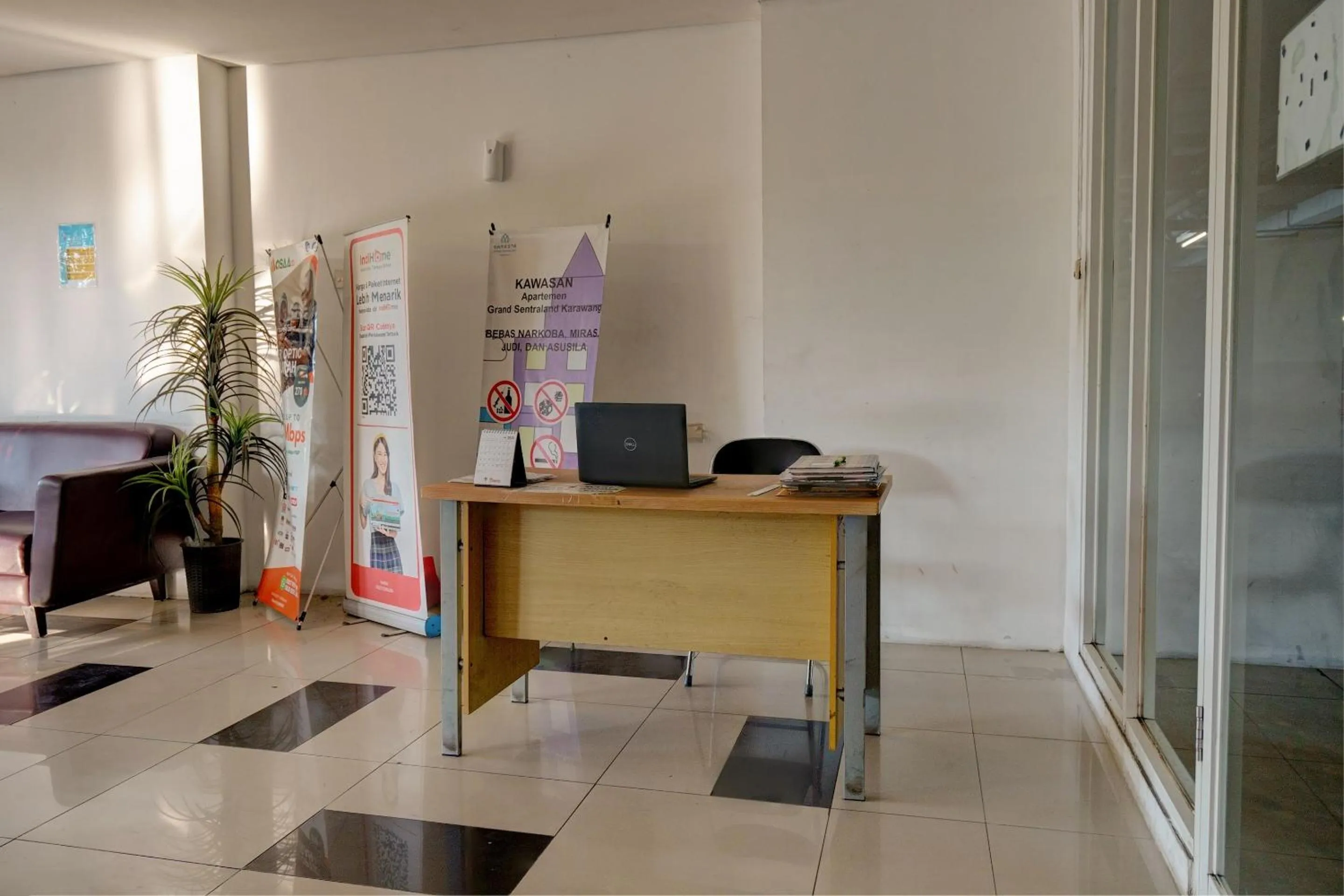 Lobby or reception in Collection O 92870 Apartement Grand Sentraland Karawang By Ipul