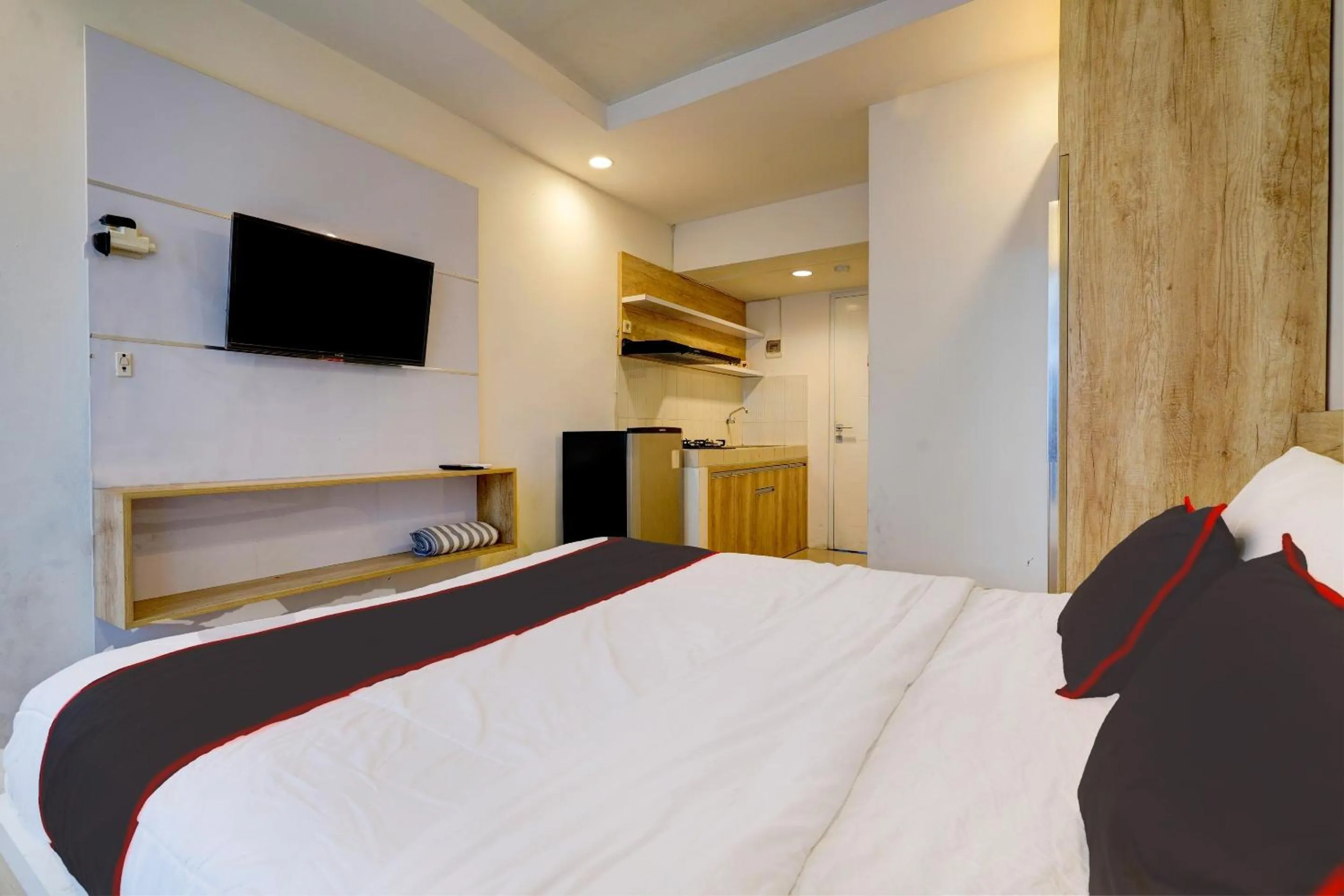 Bedroom in Collection O 92870 Apartement Grand Sentraland Karawang By Ipul