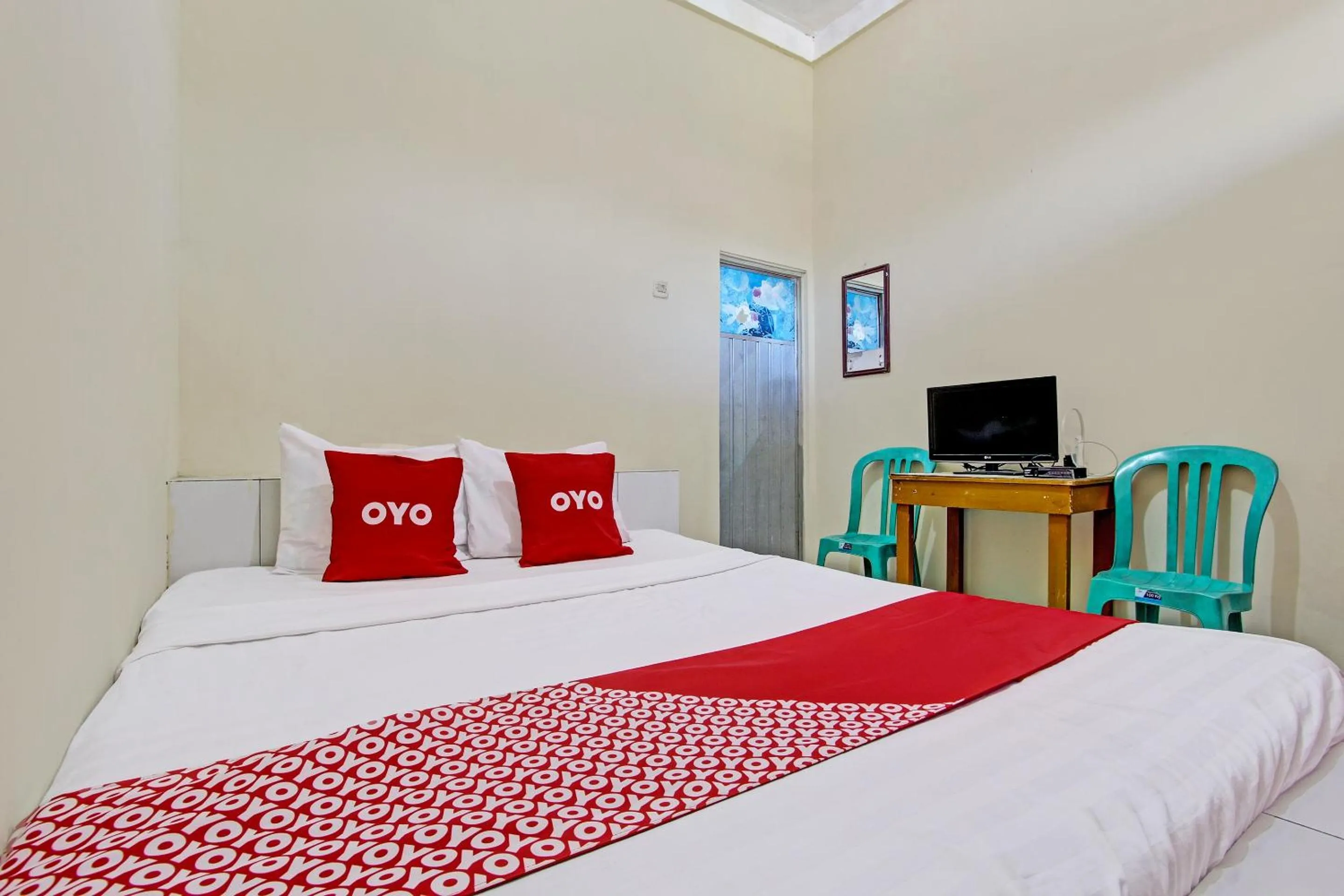 Bedroom in OYO 92884 Agustha Homestay