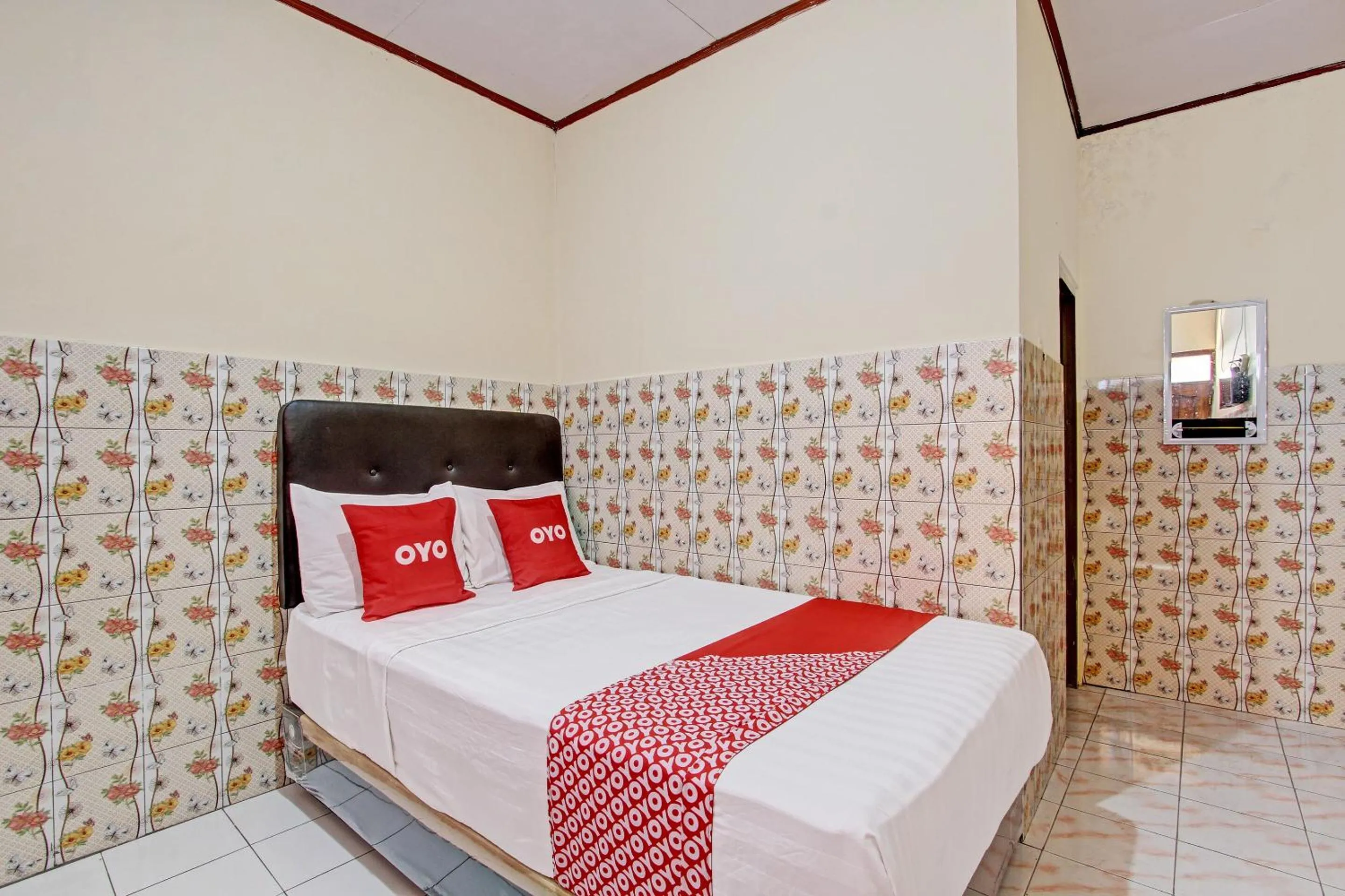 Bedroom in OYO 92884 Agustha Homestay