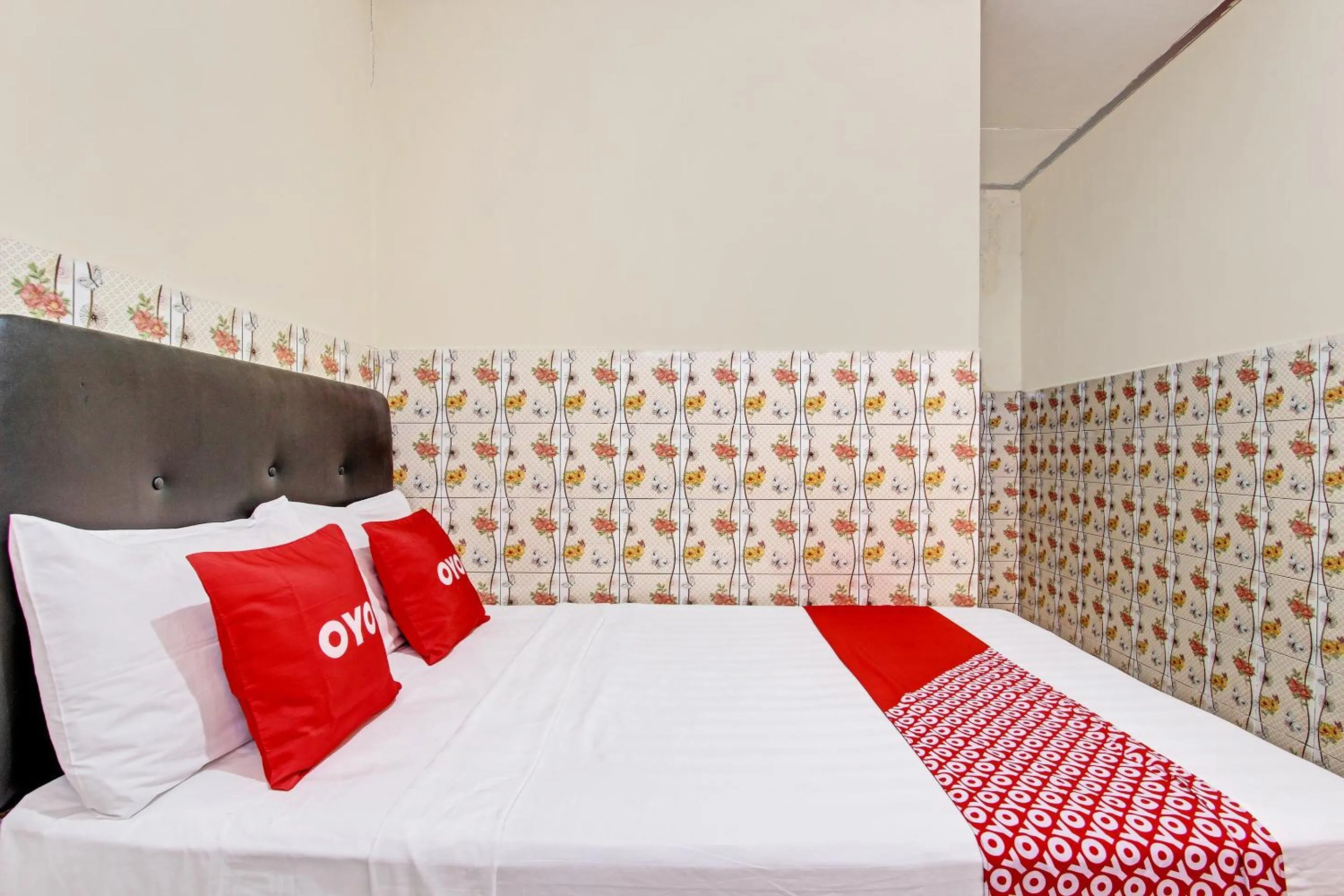 Bedroom in OYO 92884 Agustha Homestay