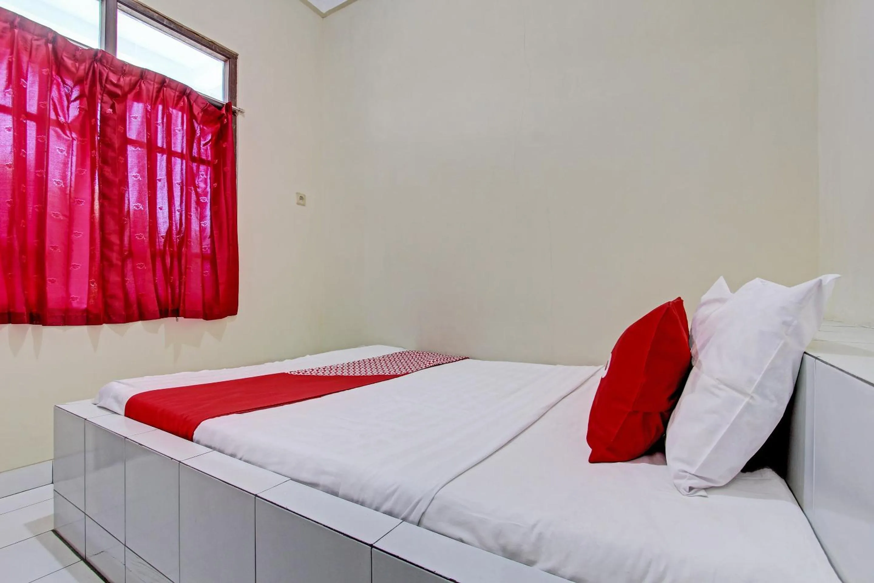Bedroom in OYO 92884 Agustha Homestay