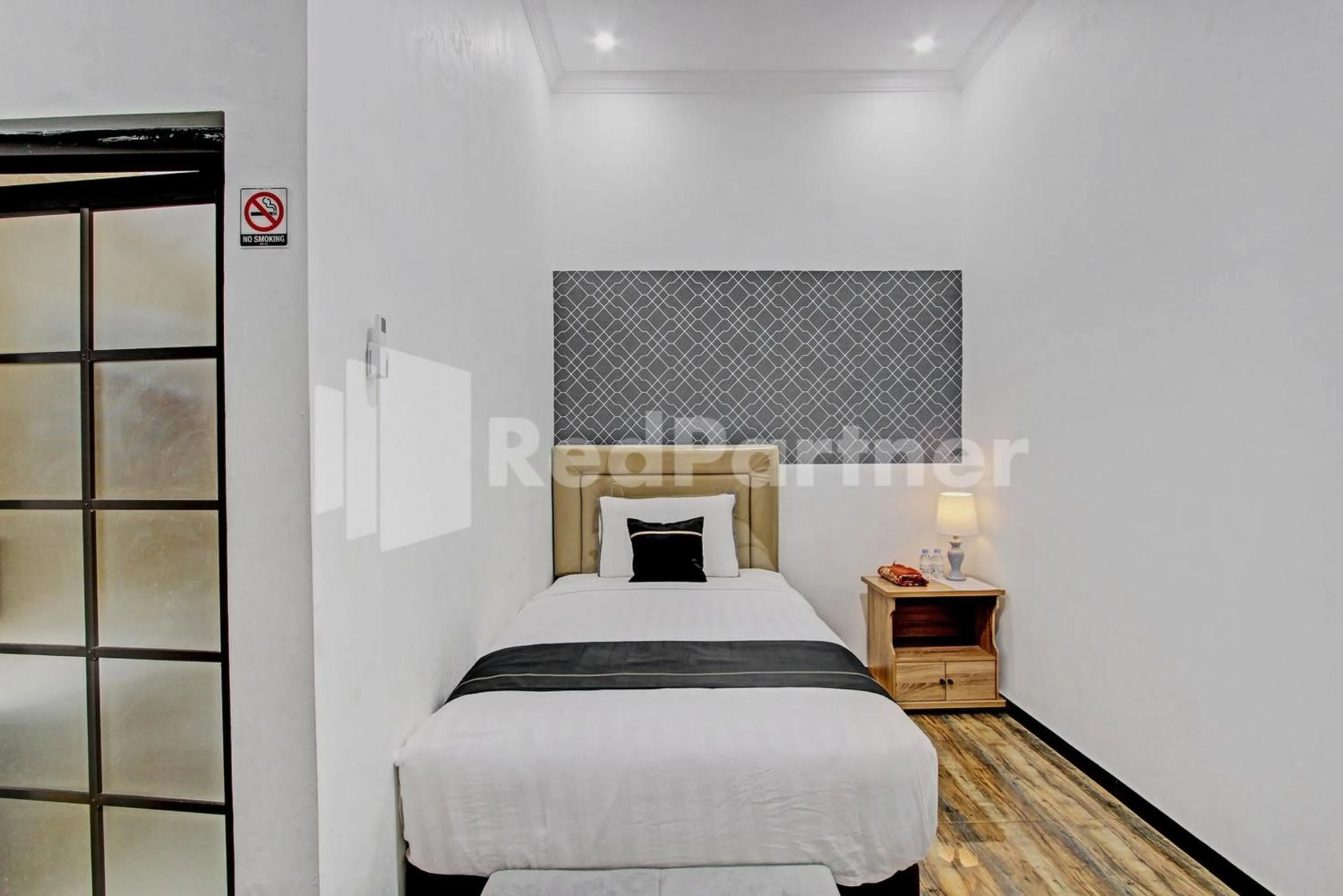 Bedroom, Bed in House n Coffee 55 Temanggung RedPartner