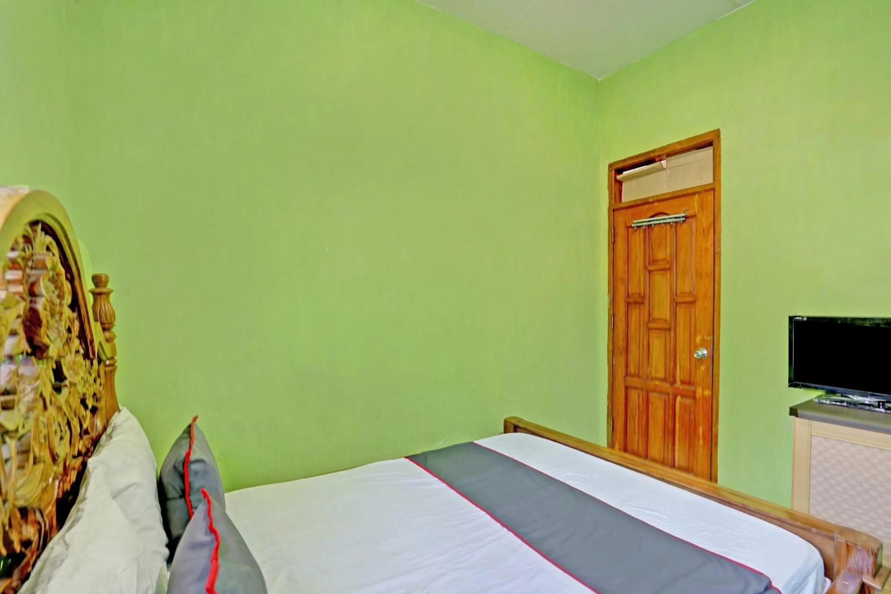 Bedroom, Bed in Collection O 92897 Hotel Intan Near Kantor Syahbandar Bawean