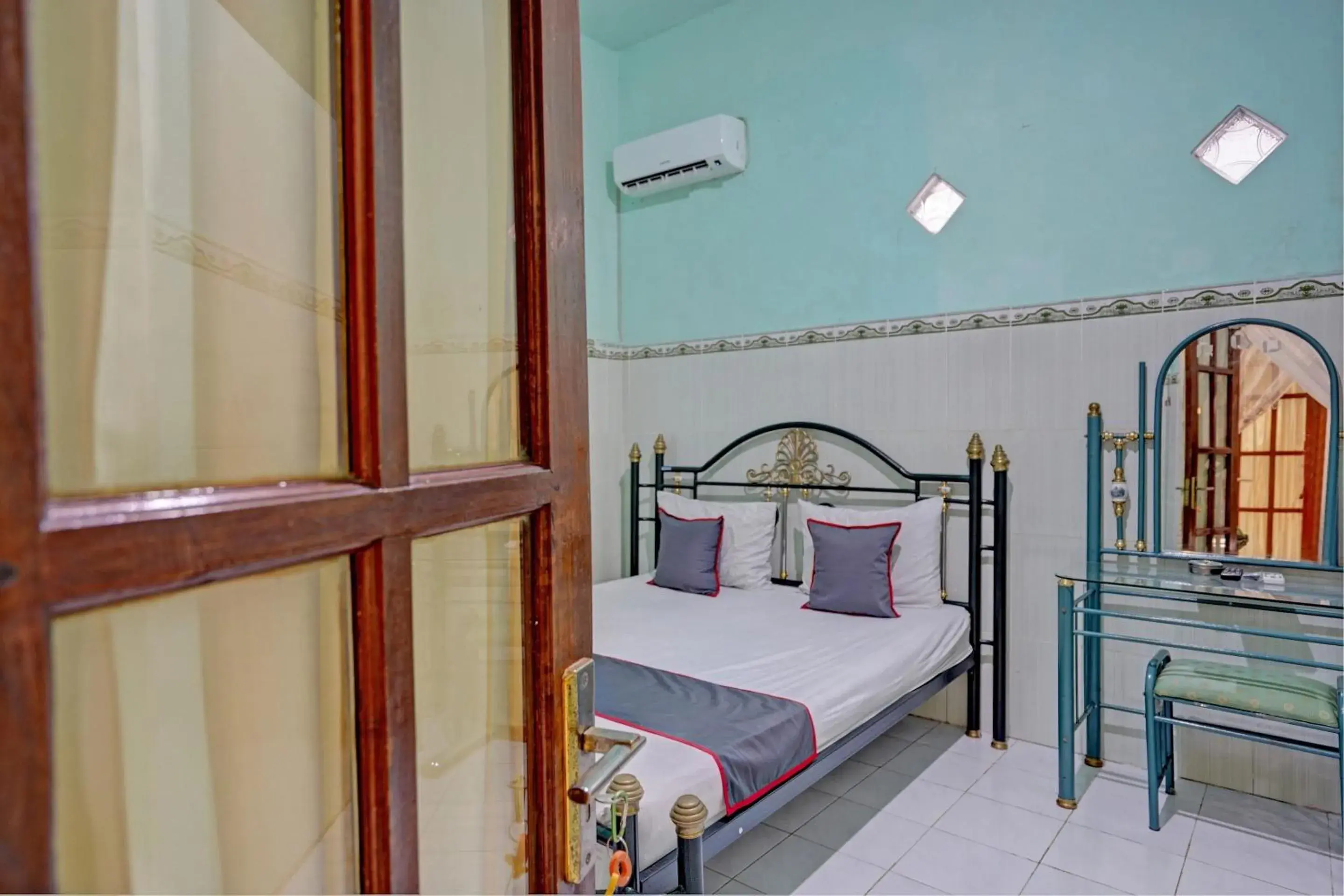 Standard Double Room in Collection O 92897 Hotel Intan Near Kantor Syahbandar Bawean Standard Double Room in Collection O 92897 Hotel Intan Near Kantor Syahbandar Bawean