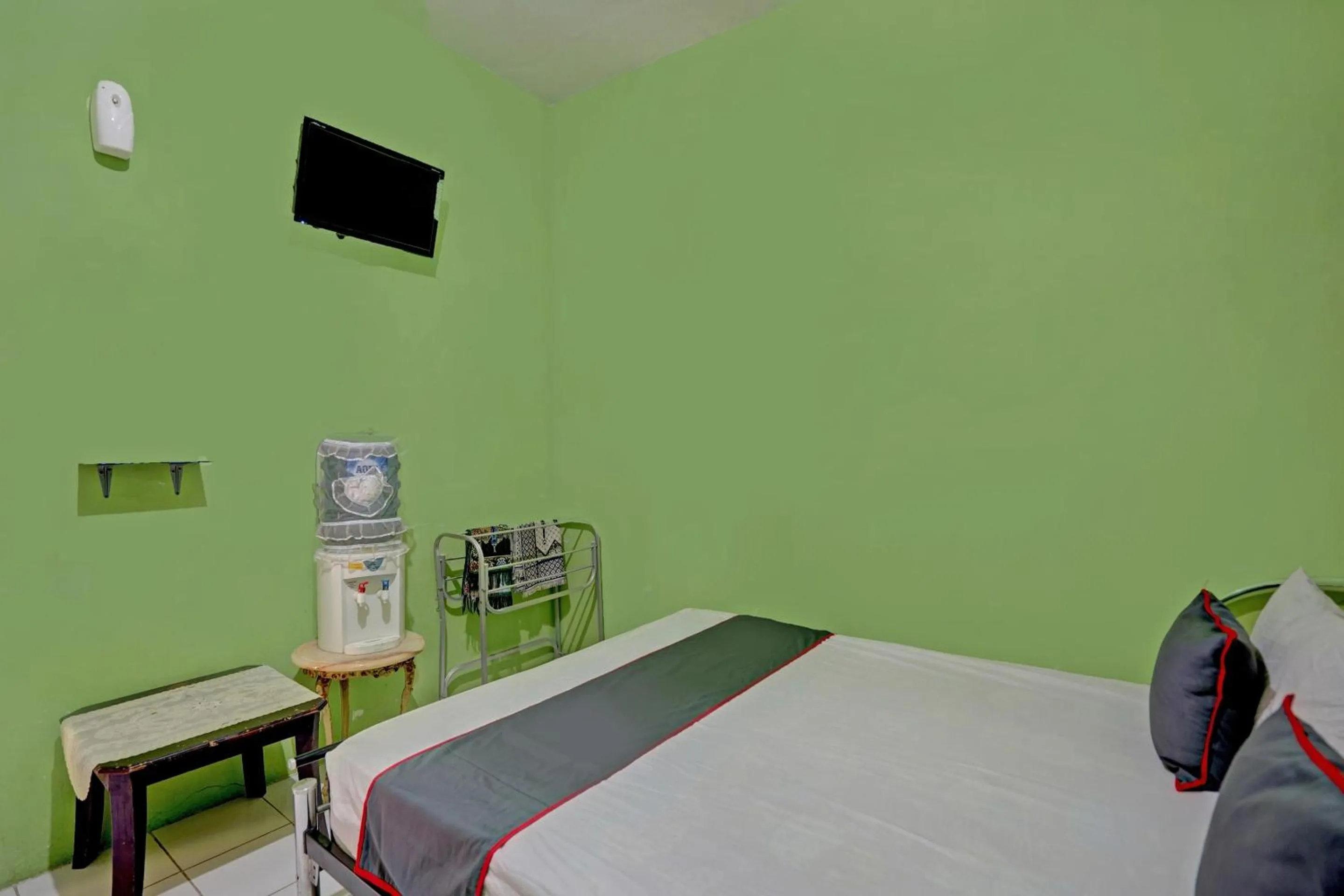 Bedroom, Bed in Collection O 92897 Hotel Intan Near Kantor Syahbandar Bawean