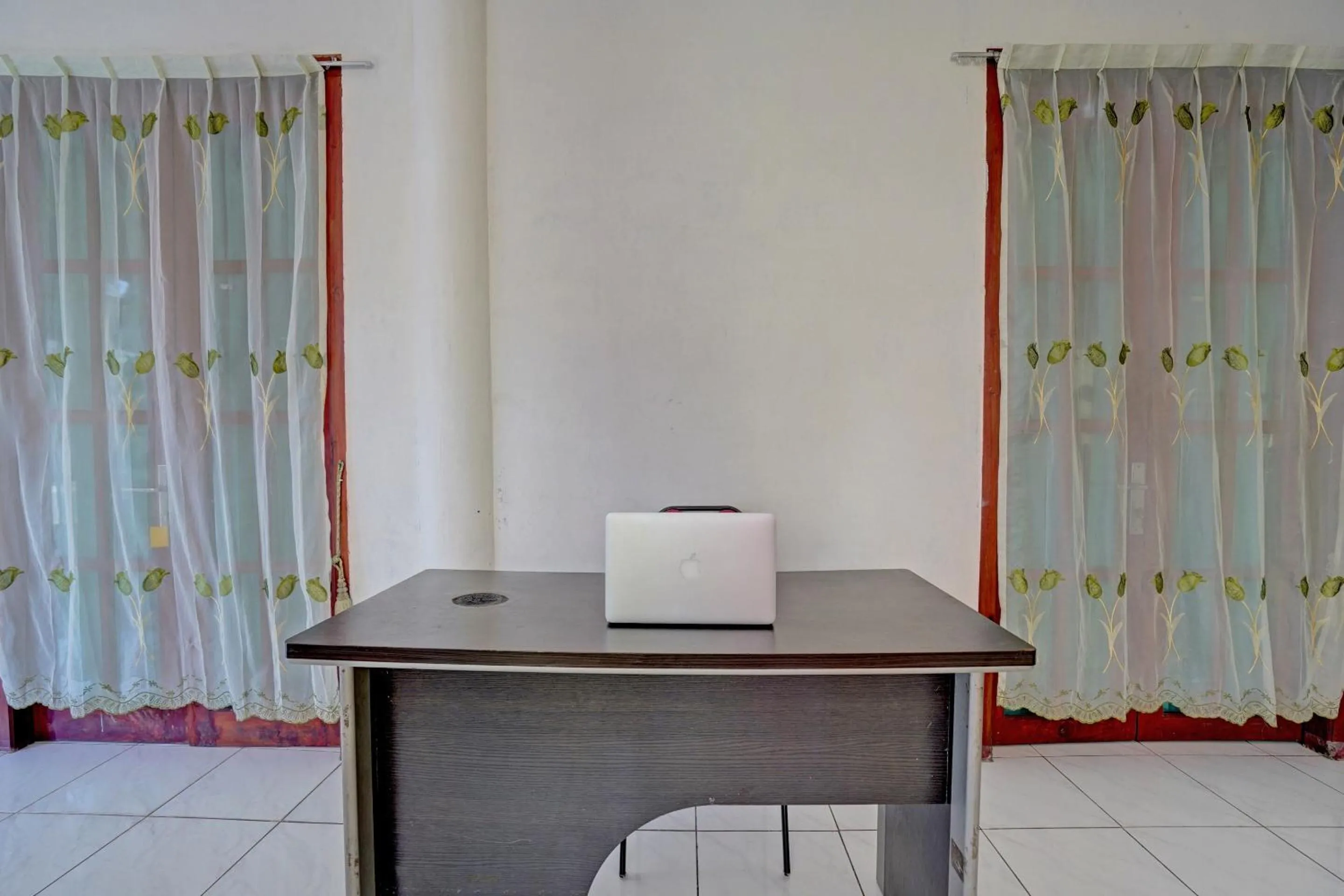 Lobby or reception in Collection O 92897 Hotel Intan Near Kantor Syahbandar Bawean