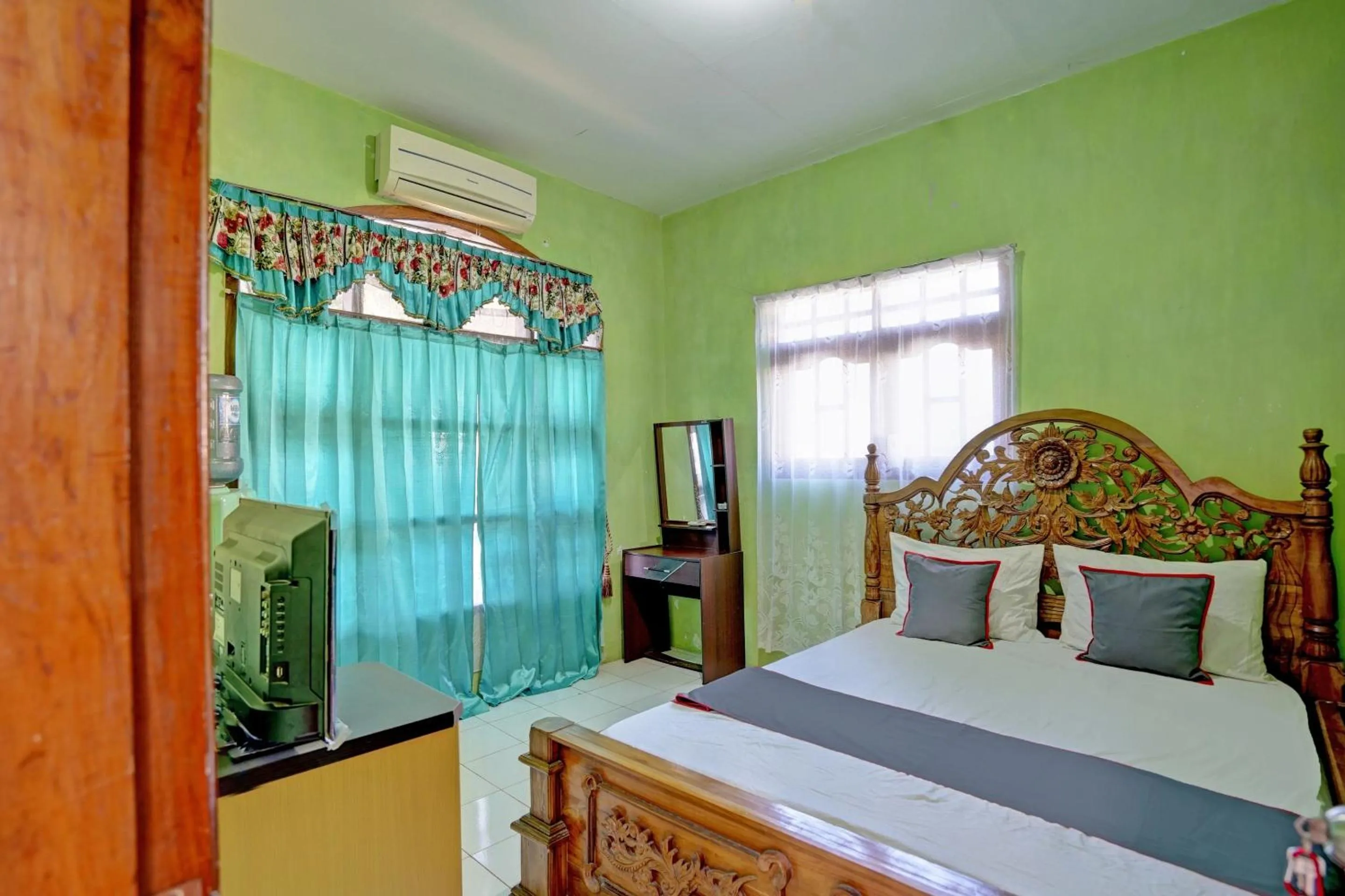 Bedroom, Bed in Collection O 92897 Hotel Intan Near Kantor Syahbandar Bawean