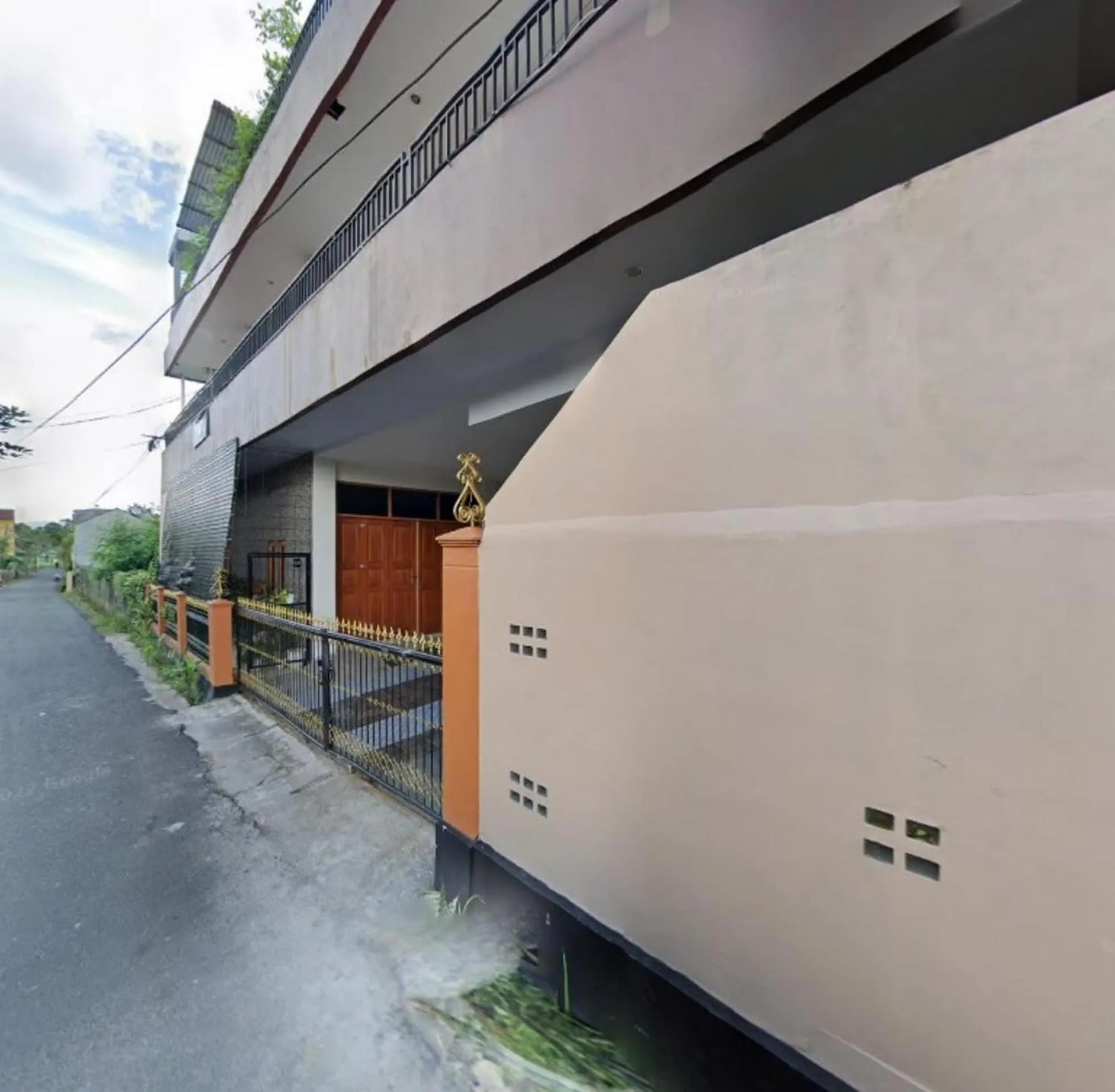 Facade/entrance in OYO 92880 Wisma Nusantara