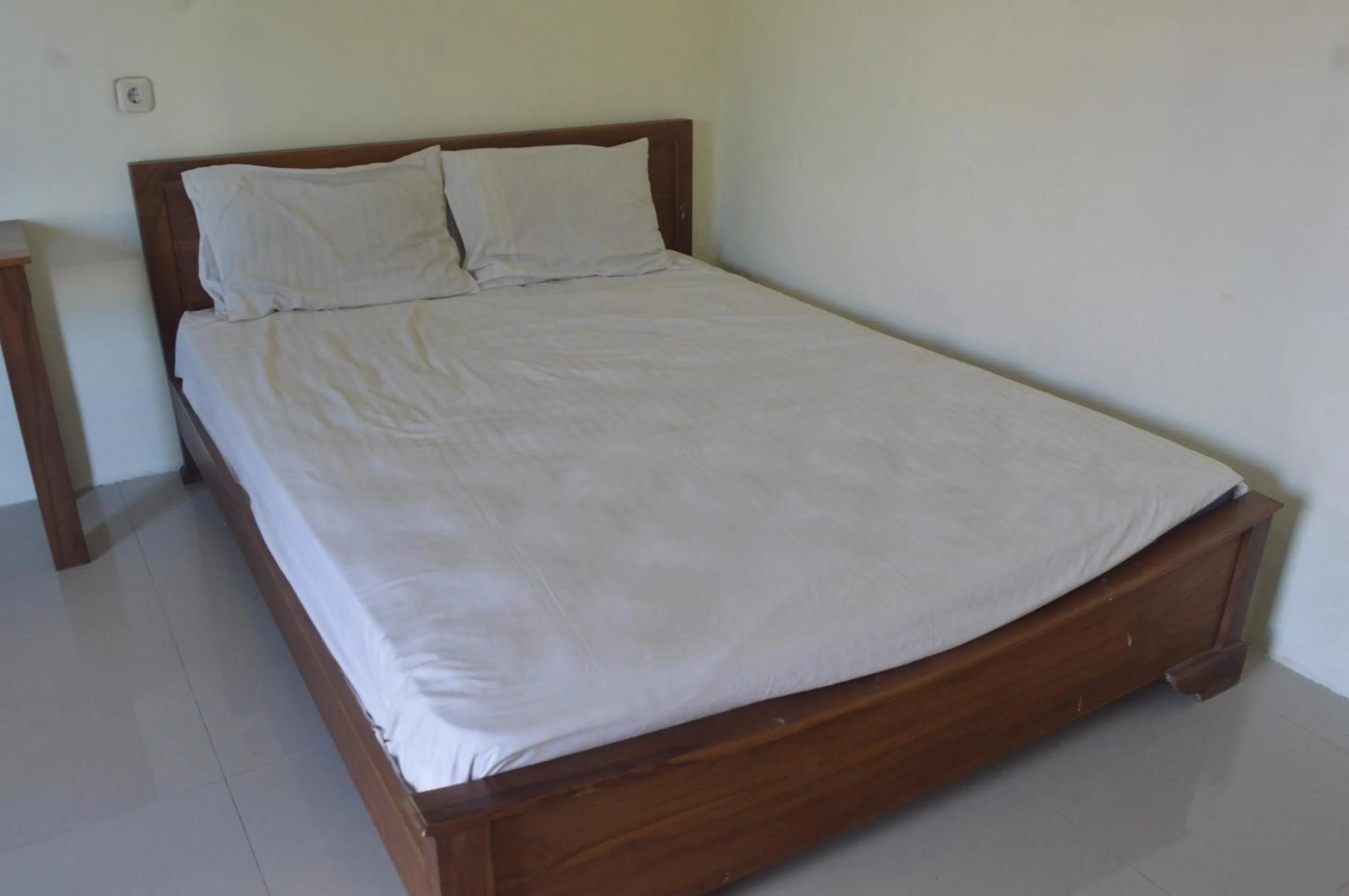 Bedroom, Bed in Hotel O Wisma Nusantara Near SD GMIM Wiau Lapi