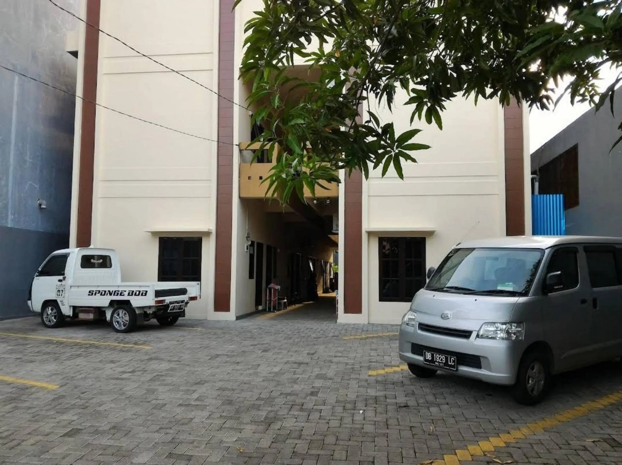 Facade/entrance in Hotel O Mahendra HomestayNearTaman Wisata Bukit Rurukan