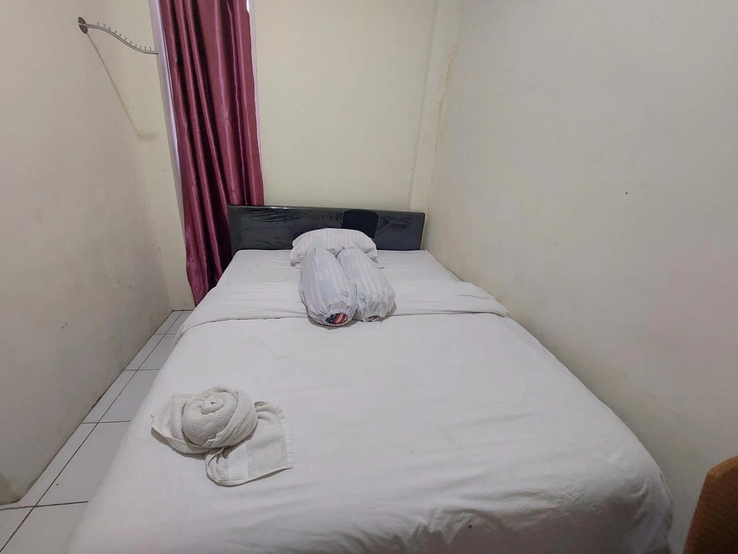 Bedroom, Bed in Hotel O Mahendra HomestayNearTaman Wisata Bukit Rurukan