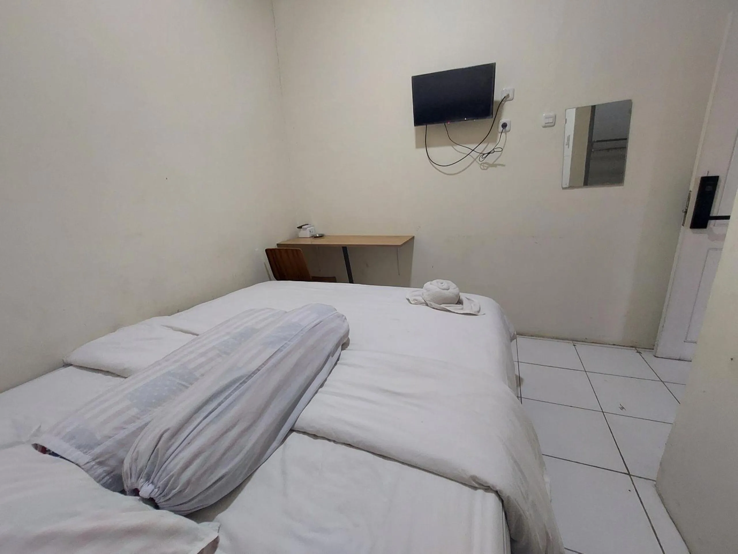 Bedroom, Bed in Hotel O Mahendra HomestayNearTaman Wisata Bukit Rurukan