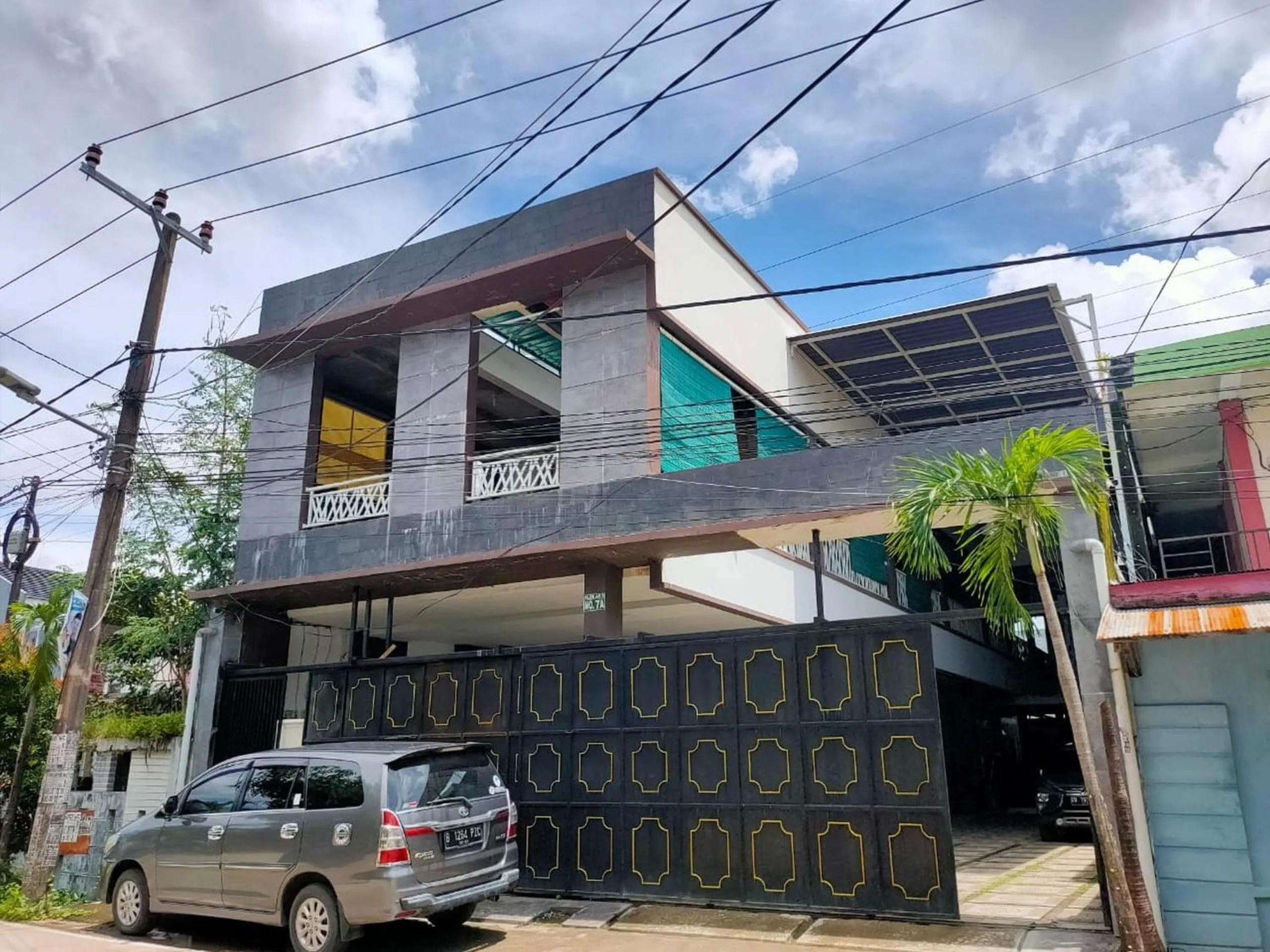 Facade/entrance in Hotel O Kost 3 Kelor Syariah
