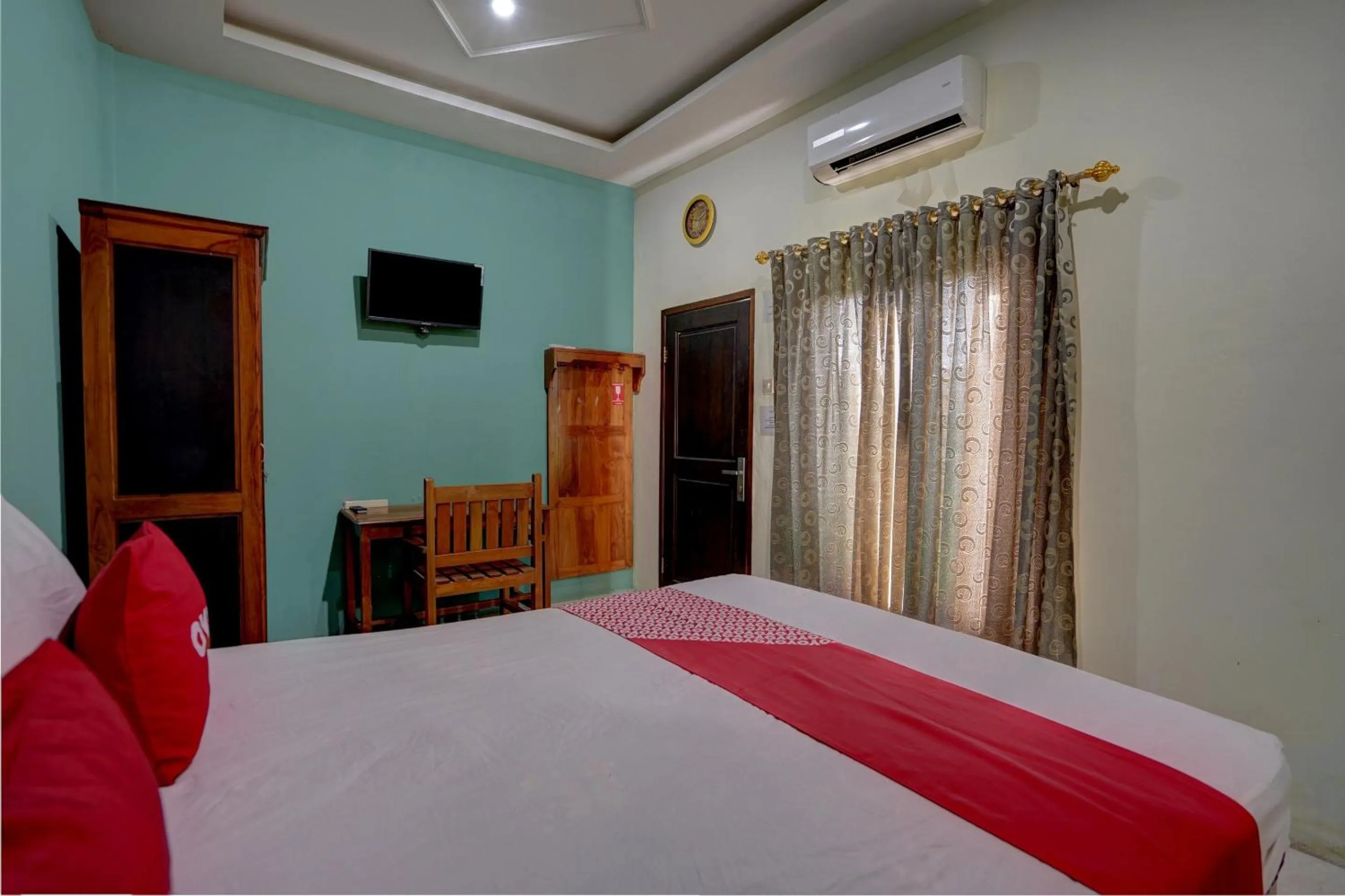 Bedroom, Bed in Hotel O Sahabat Syariah Near Plasa Telkom Bawean