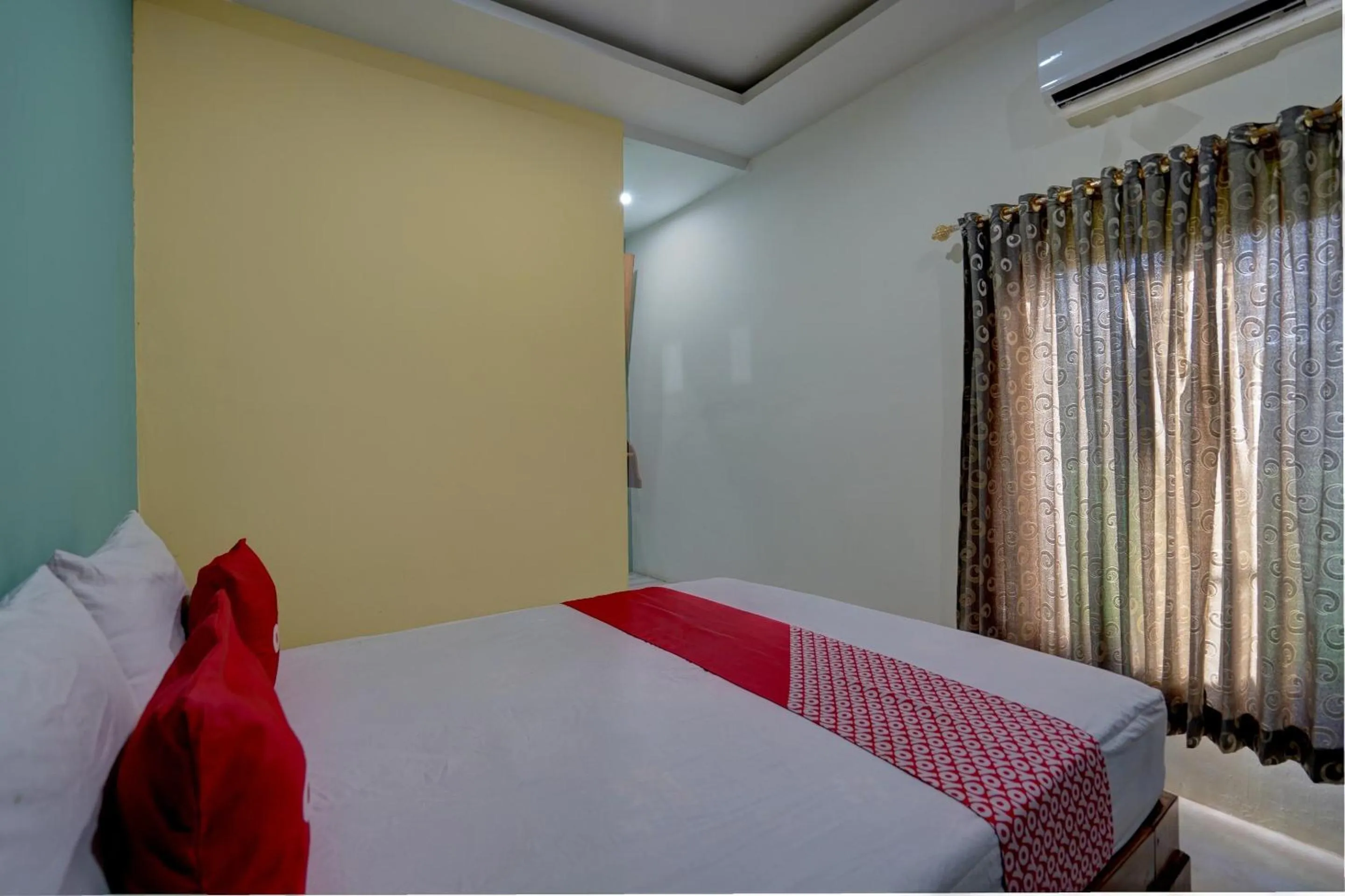 Bedroom, Bed in Hotel O Sahabat Syariah Near Plasa Telkom Bawean