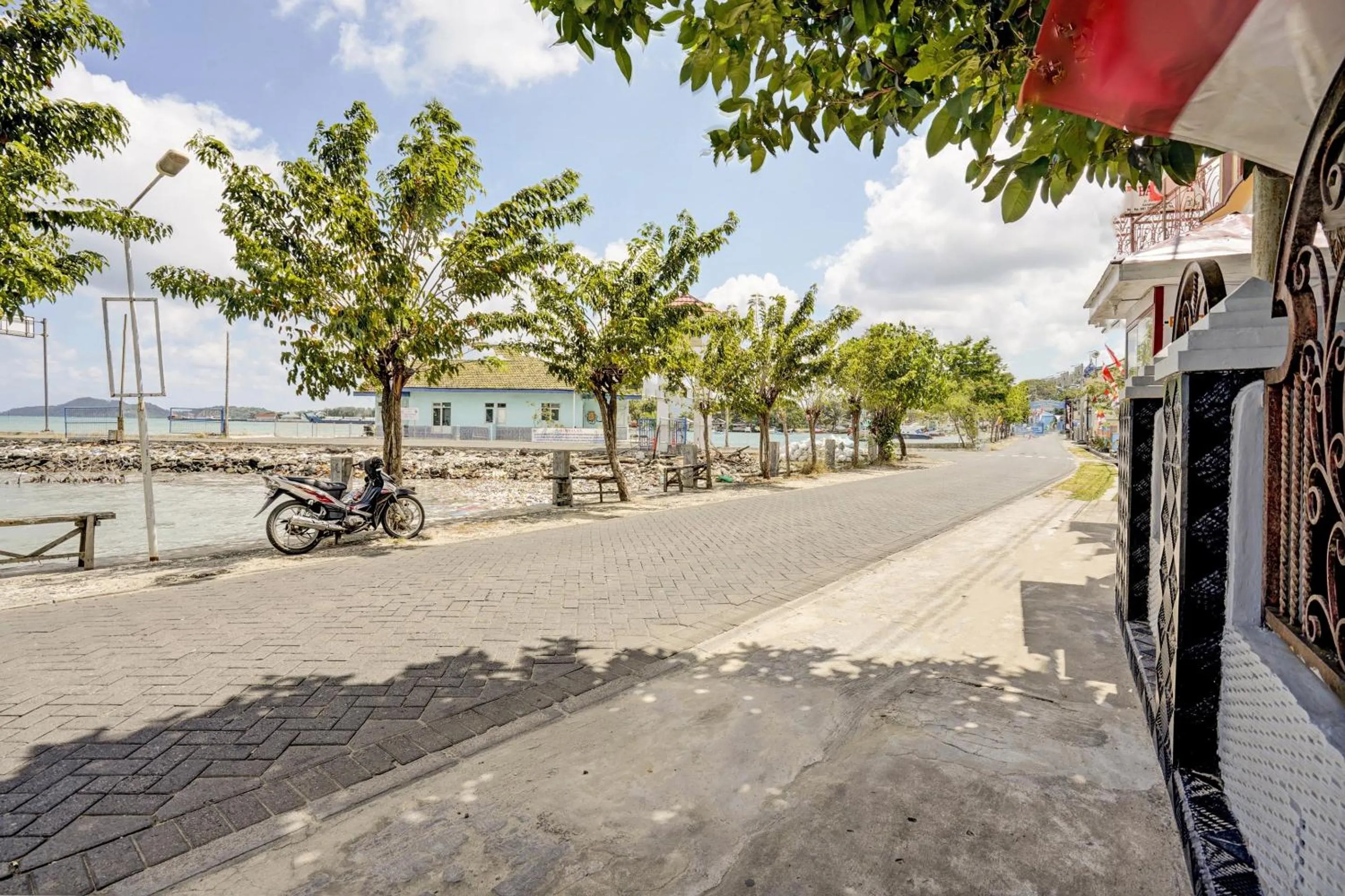 Facade/entrance in OYO 92903 Barokah Hotel Syariah