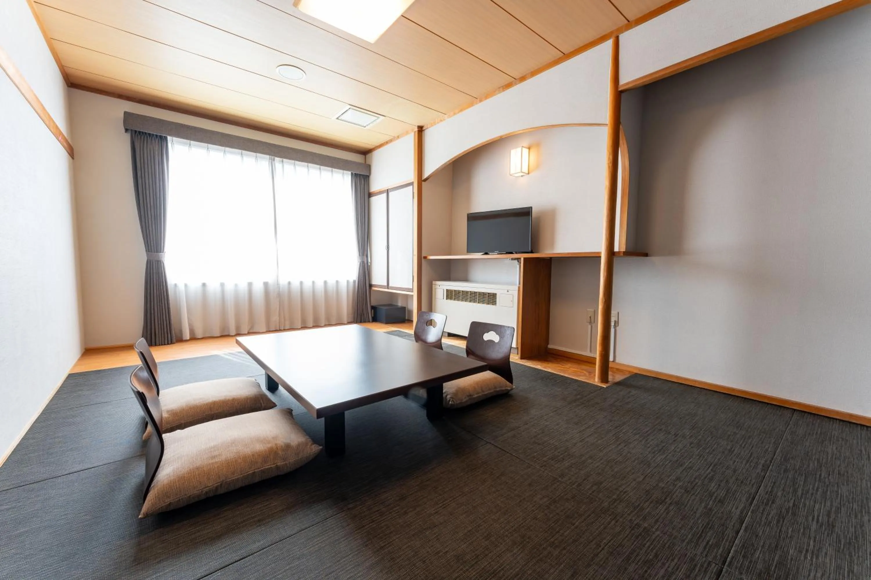 Photo of the whole room, Bed in KAMENOI HOTEL Kusatsu Yubatake
