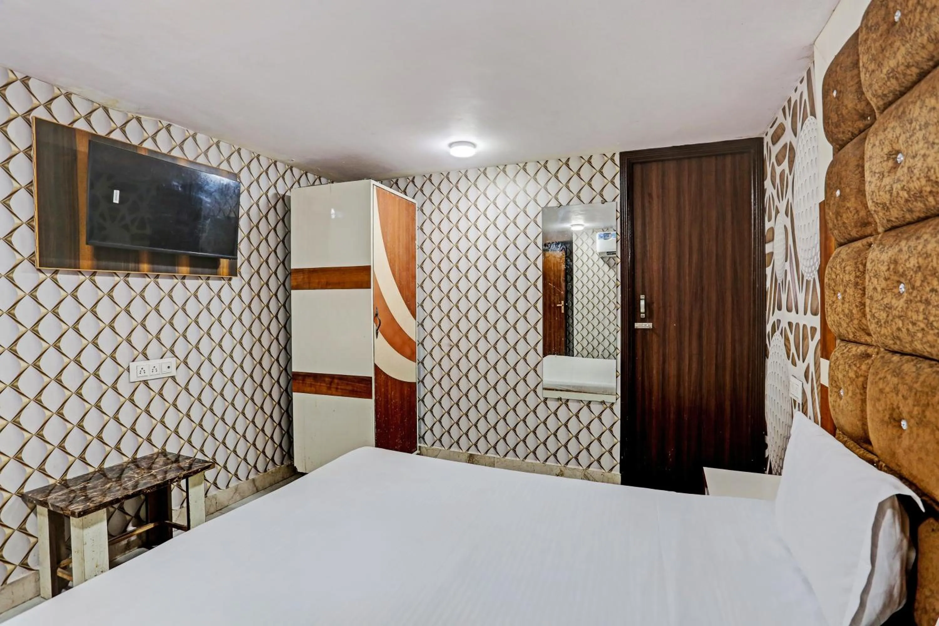 Bedroom, Bed in Hotel O Saffron Night Stay