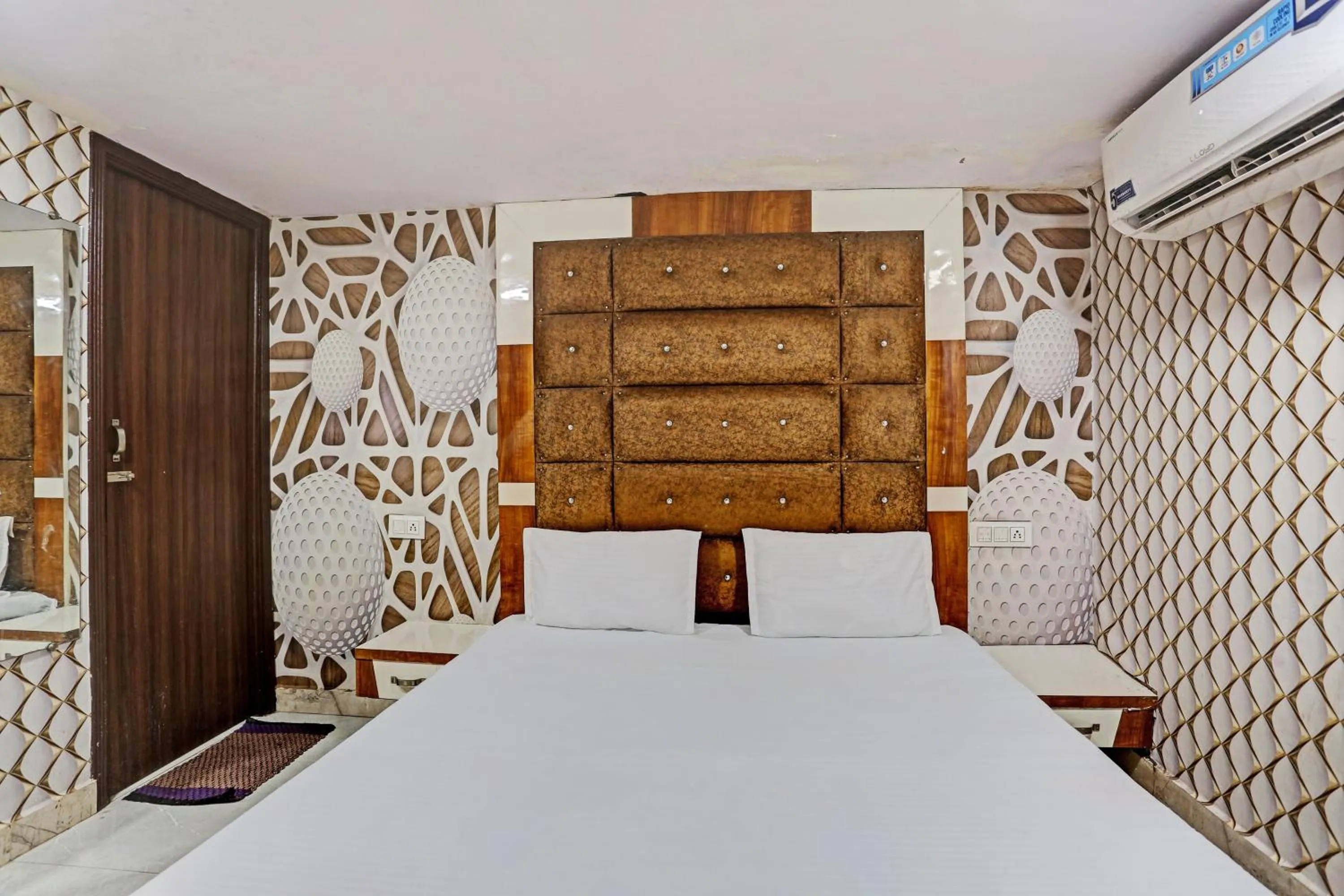 Bedroom, Bed in Hotel O Saffron Night Stay