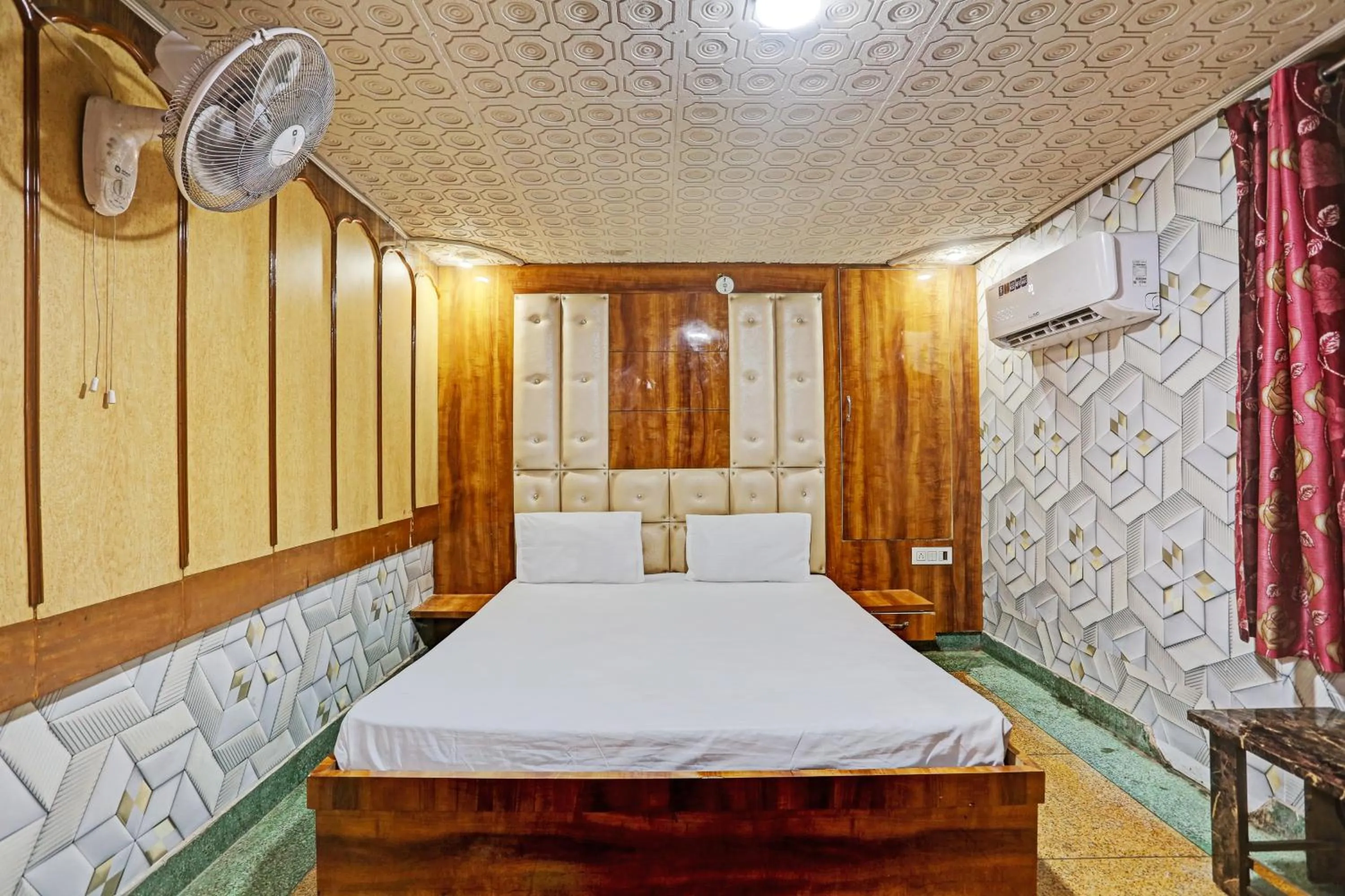 Bedroom, Bed in Hotel O Saffron Night Stay