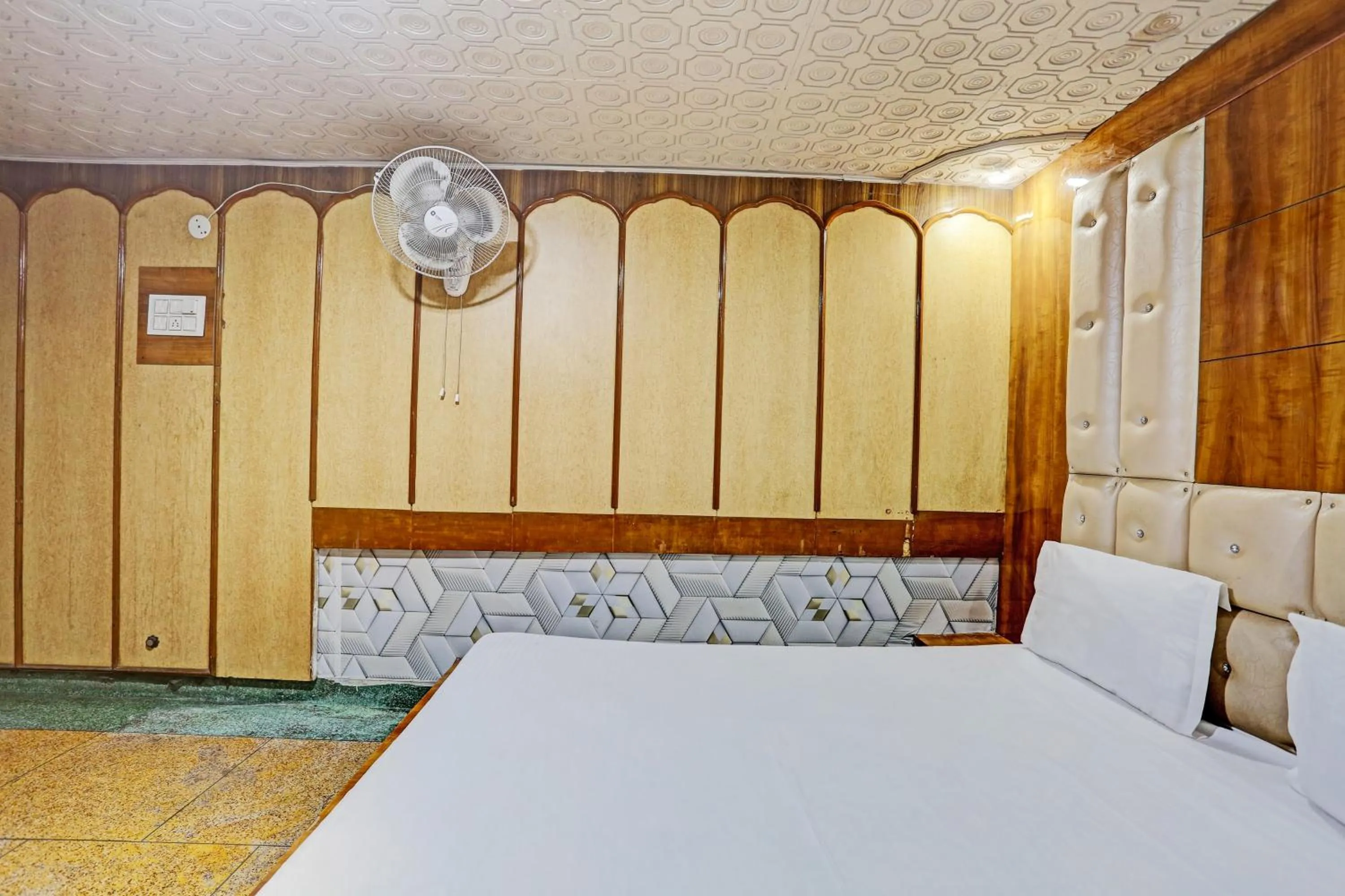 Bedroom, Bed in Hotel O Saffron Night Stay